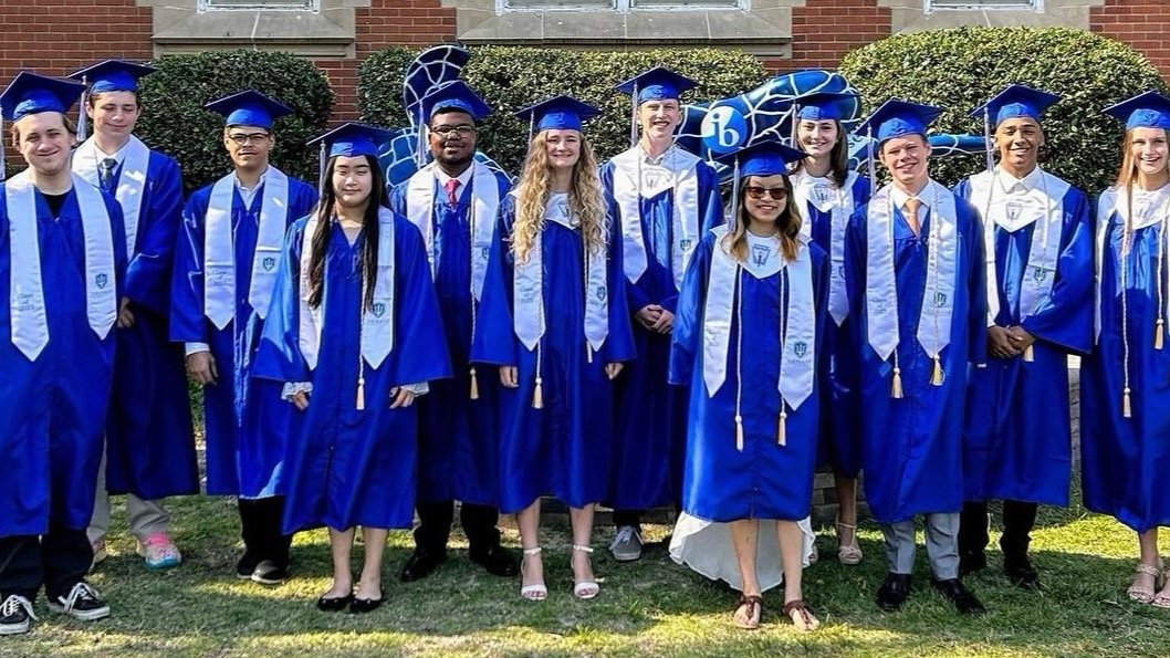 Wishing our alumni a great first, second, third, and fourth year of college! We cannot believe the Class of 2023 will graduate from college soon! Time flies by! 
See you in December for our annual alumni social! 
#tritions💙🤍🔱
#harkness
#ibworldsch