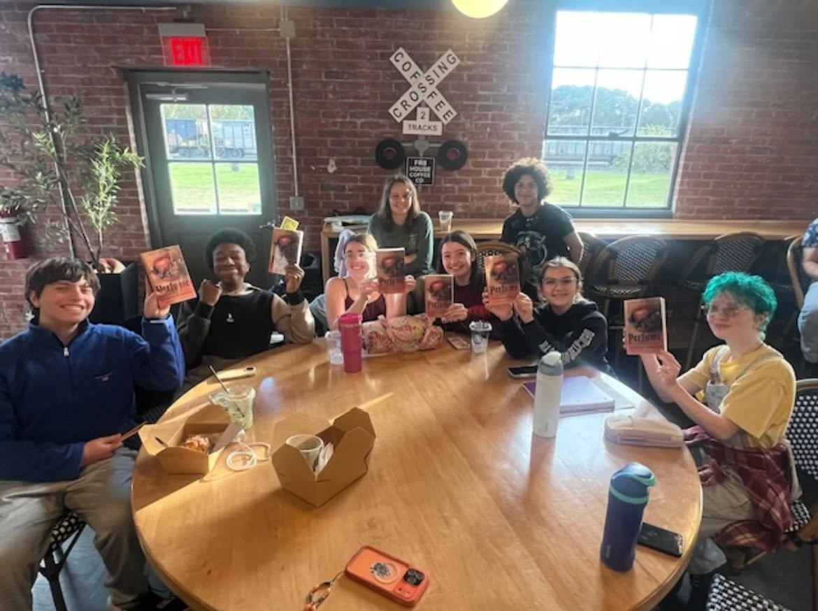 📚 A new year, a new book! The Hague School Book Club kicked off its first meeting of the year with Perfume: The Story of a Murderer by Patrick S&uuml;skind. Students came together to explore the novel&rsquo;s complex themes, share their perspectives