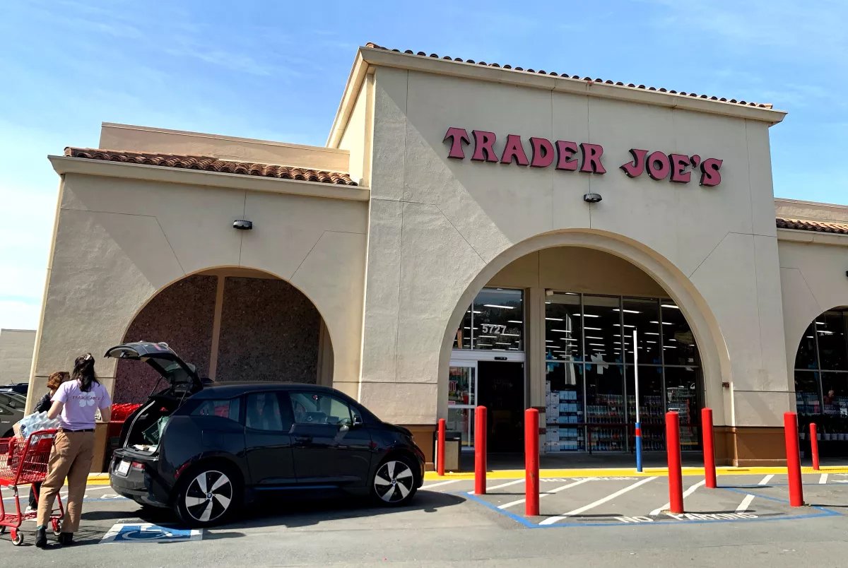 Oakland Trader Joe’s store becomes first to unionize in California
