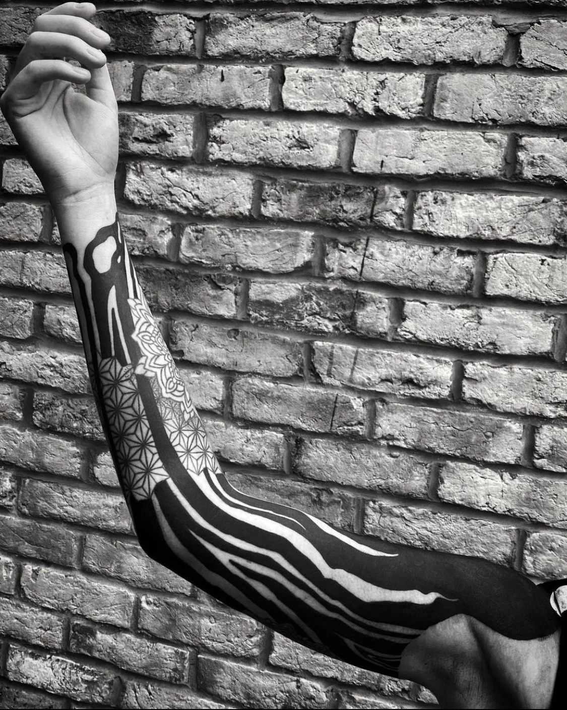Blackwork neotribal suminagashi arm sleeve tattoo rework, cover up || Blackwork artist London
