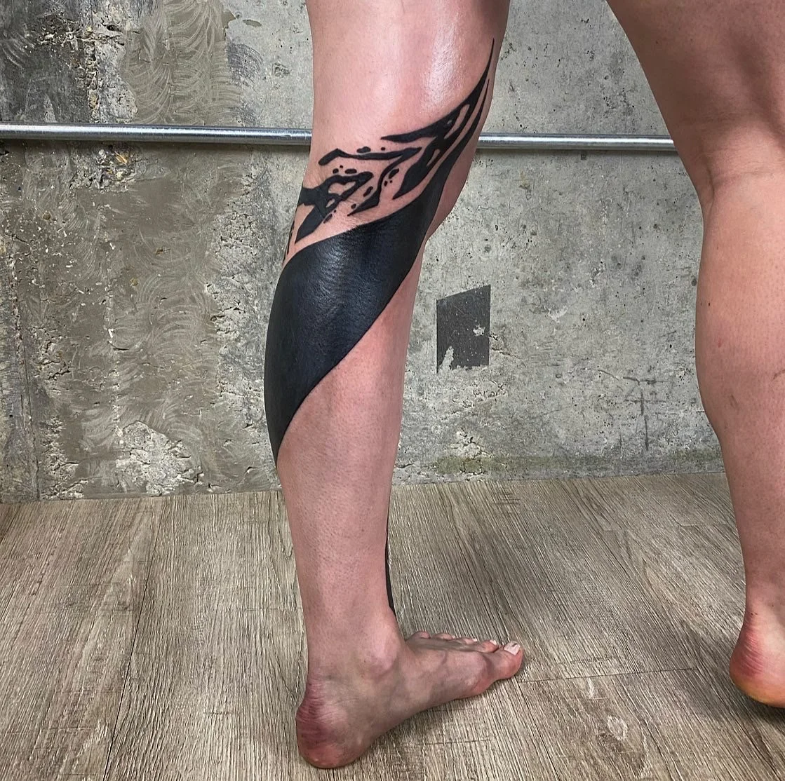 Blackwork neotribal suminagashi leg sleeve, cover up blackout tattoo || Blackwork artist London GÖRMEX