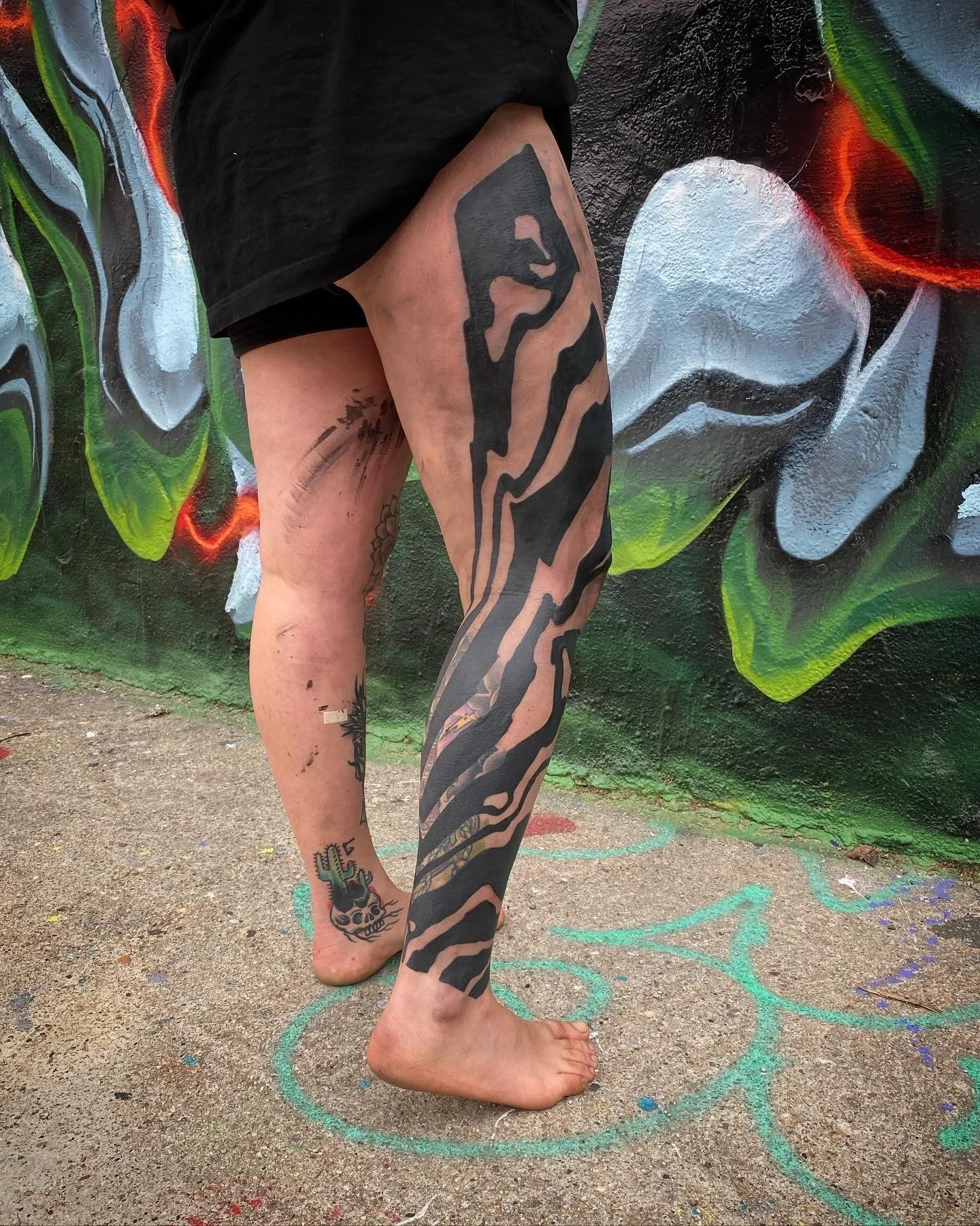 Blackwork neotribal suminagashi industrial leg sleeve tattoo|| Blackwork cover up artist London GÖRMEX