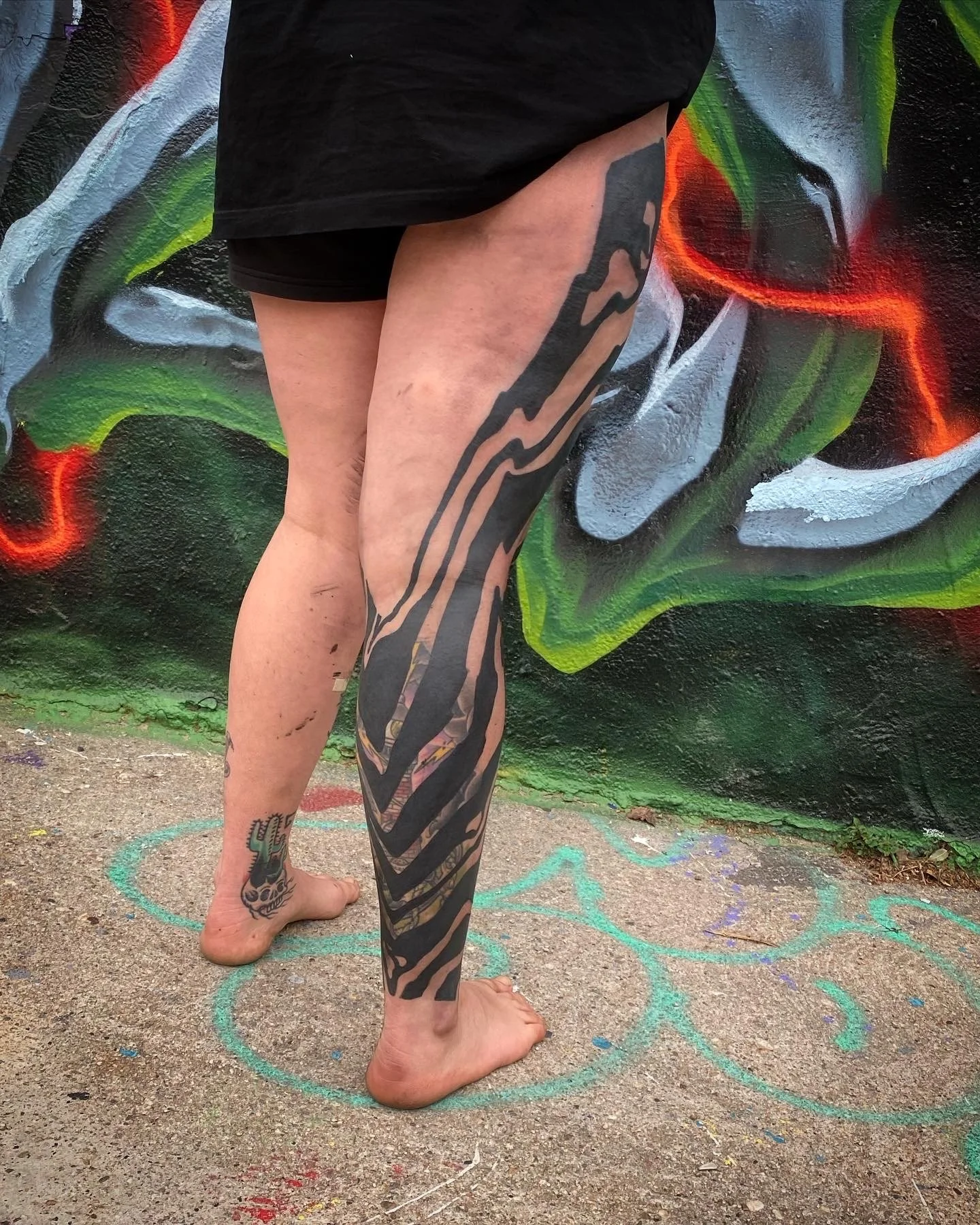 Blackwork neotribal suminagashi industrial leg sleeve tattoo|| Blackwork cover up artist London GÖRMEX