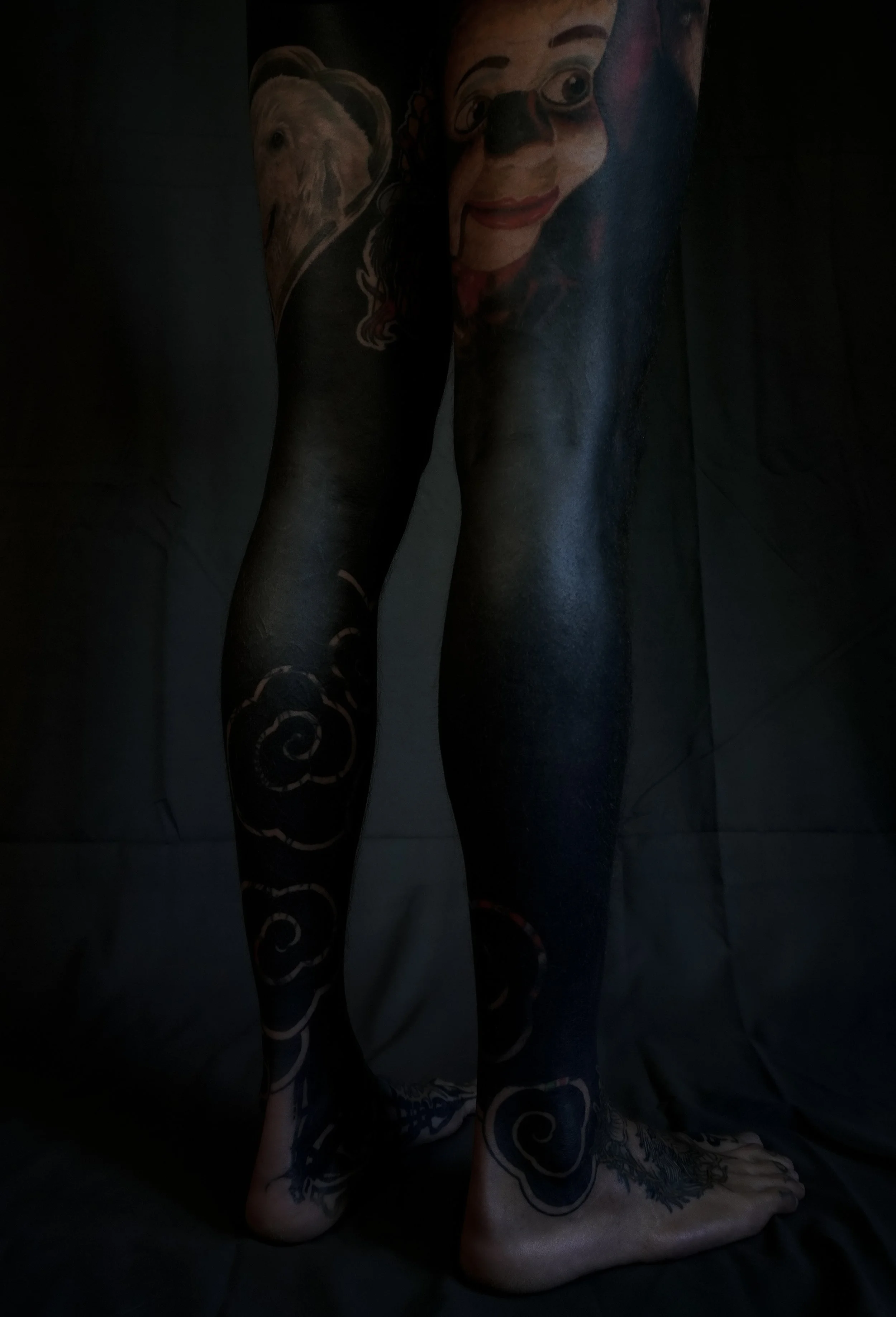 GÖRMEX – Black Work Tattoo in London
Discover expert black work tattoos in London with GÖRMEX. Specializing in blackout, blast overs, cover-ups, abstract patterns, and script, we help you transform your body with bold, striking designs. Whether you’