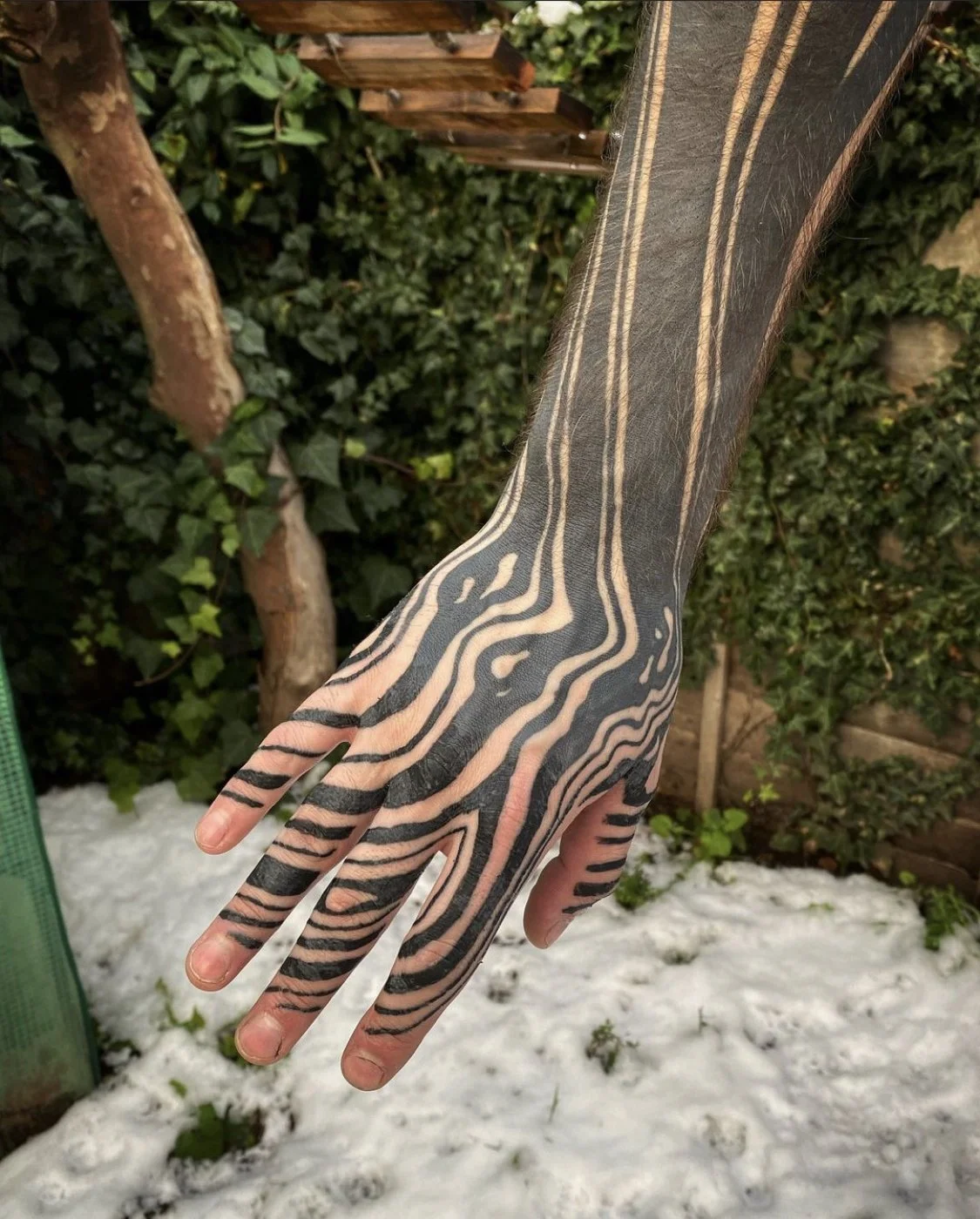 Blackwork neotribal suminagashi hand and figers tattoo|| Blackwork artist London