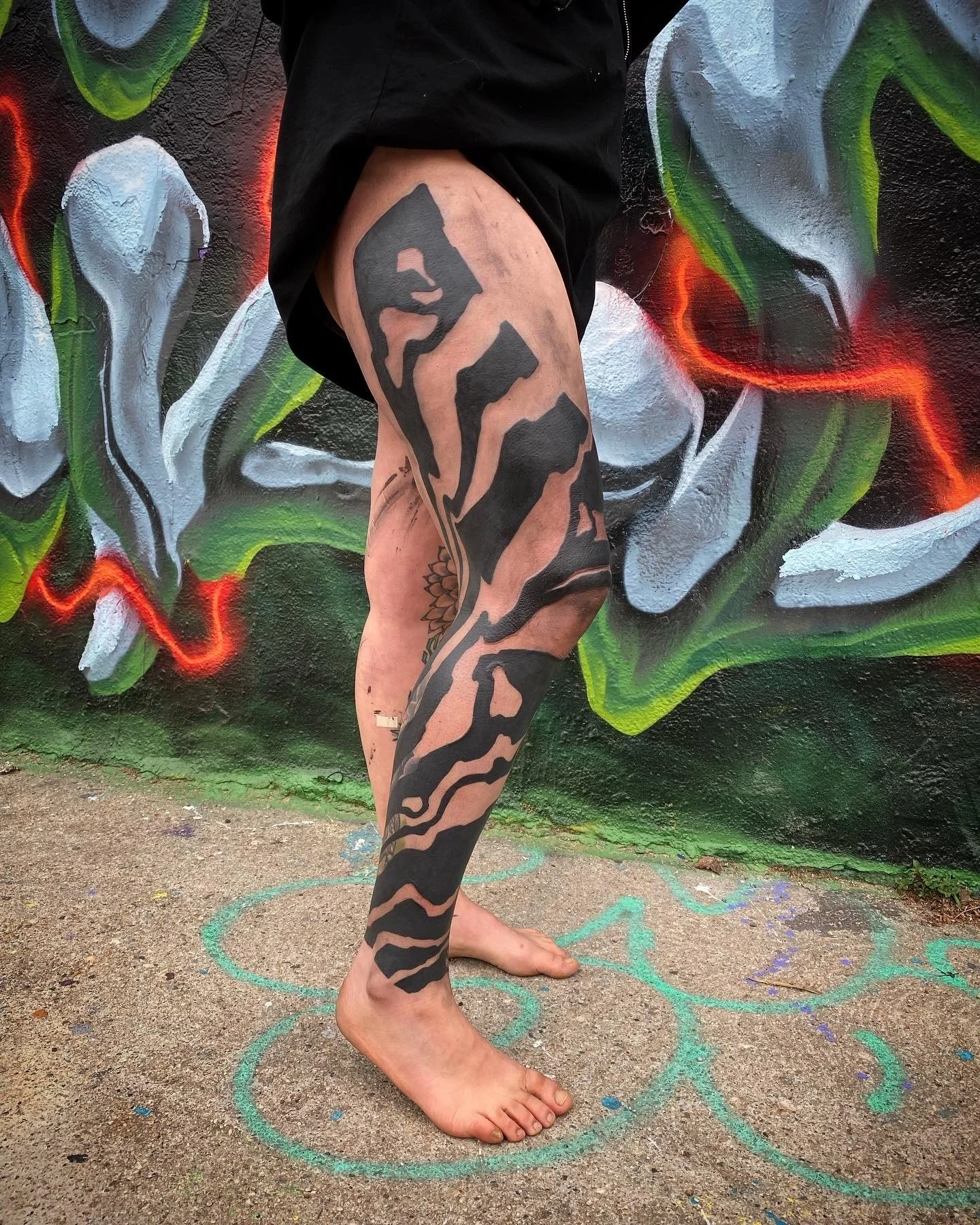 Blackwork neotribal suminagashi industrial leg sleeve tattoo|| Blackwork cover up artist London GÖRMEX