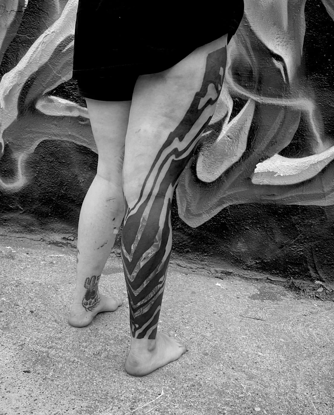 Blackwork neotribal suminagashi industrial leg sleeve tattoo|| Blackwork cover up artist London GÖRMEX