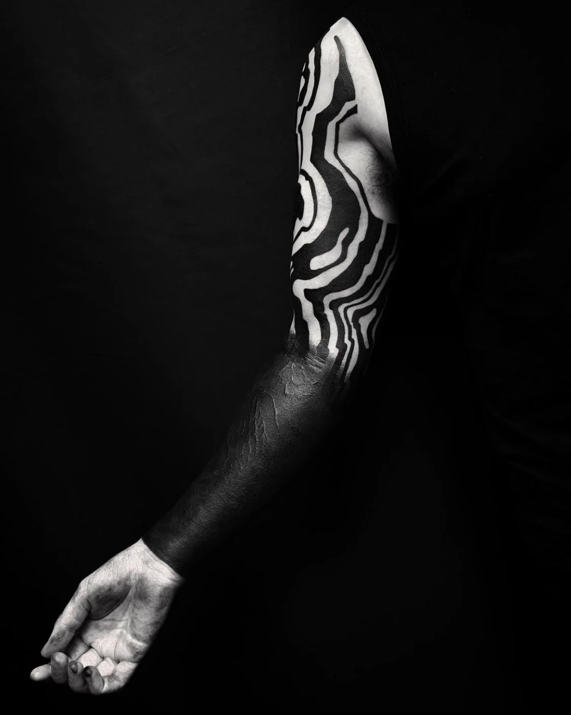 Blackwork neotribal suminagashi arm sleeve tattoo rework, cover up || Blackwork artist London
