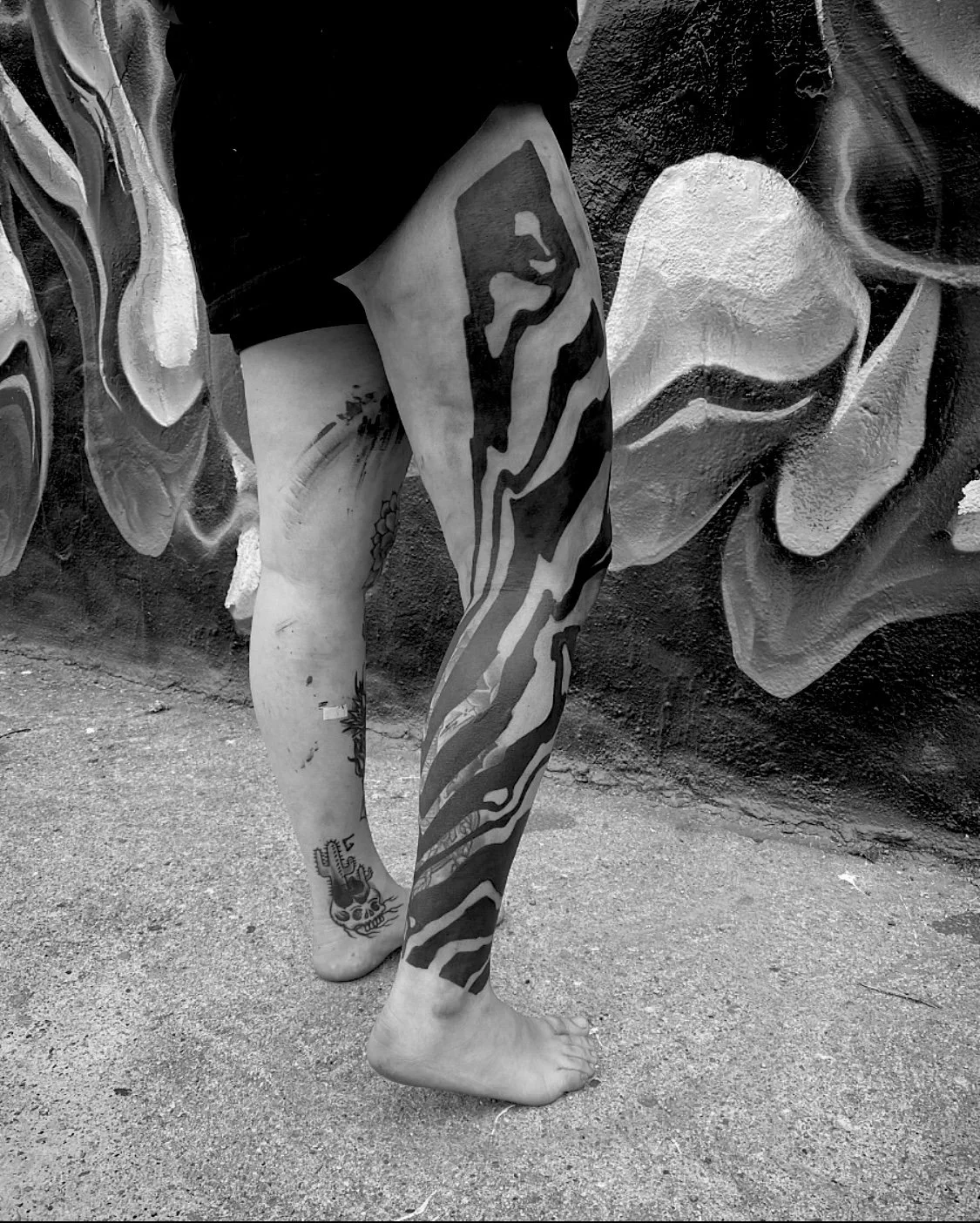 Blackwork neotribal suminagashi industrial leg sleeve tattoo|| Blackwork cover up artist London GÖRMEX