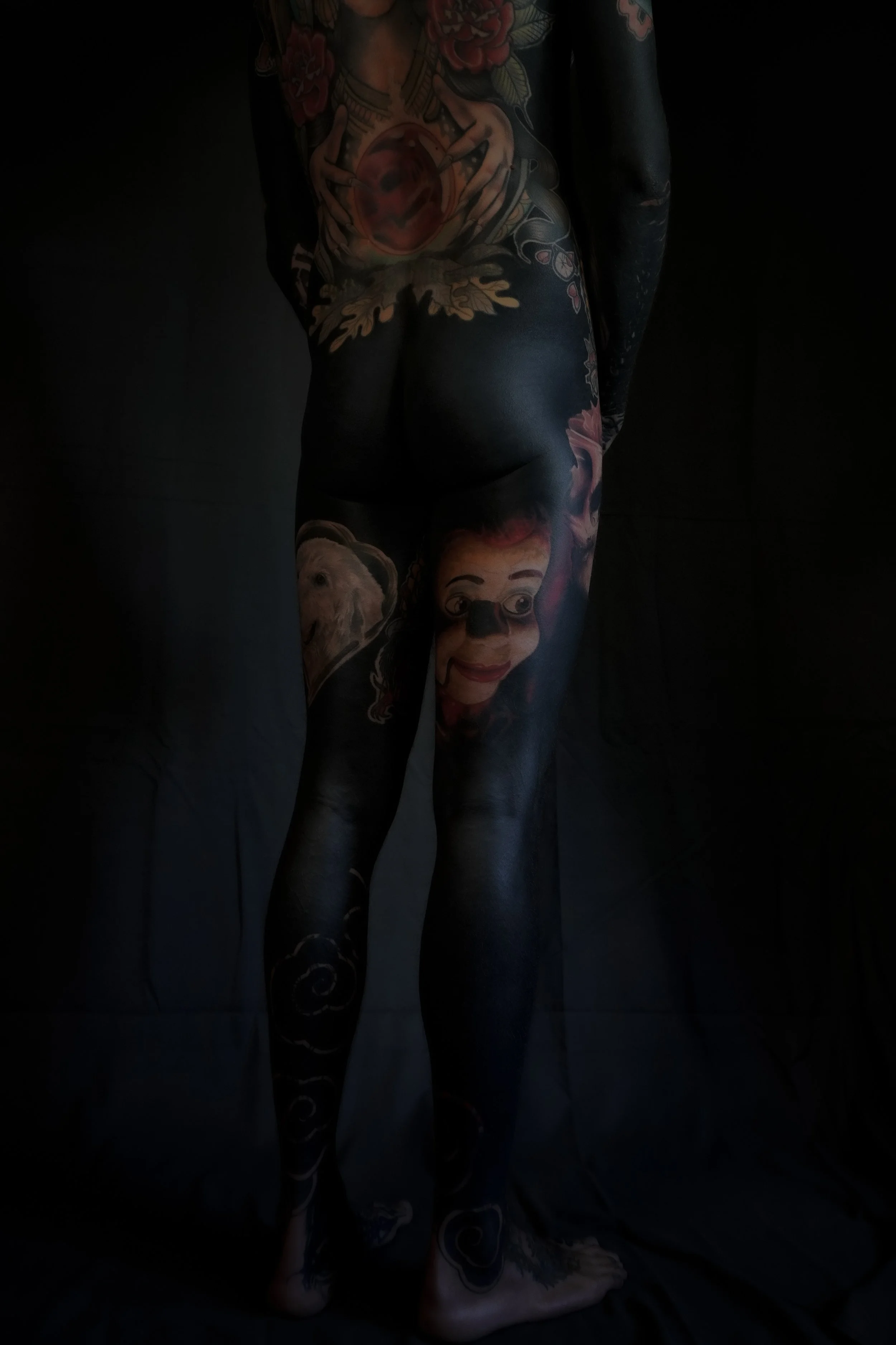 GÖRMEX – Black Work Tattoo in London
Discover expert black work tattoos in London with GÖRMEX. Specializing in blackout, blast overs, cover-ups, abstract patterns, and script, we help you transform your body with bold, striking designs. Whether you’
