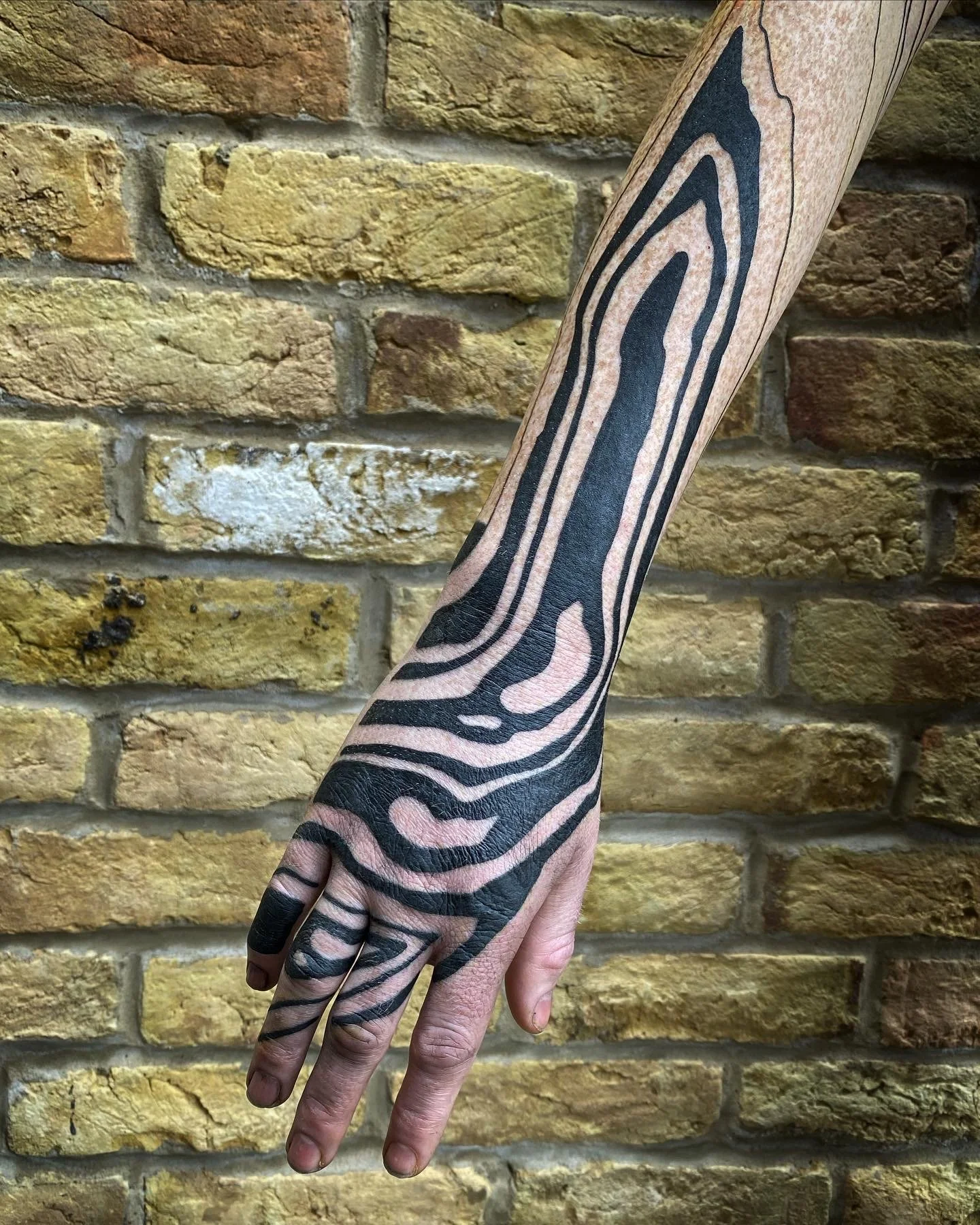 Blackwork neotribal suminagashi hand and figers tattoo|| Blackwork artist London