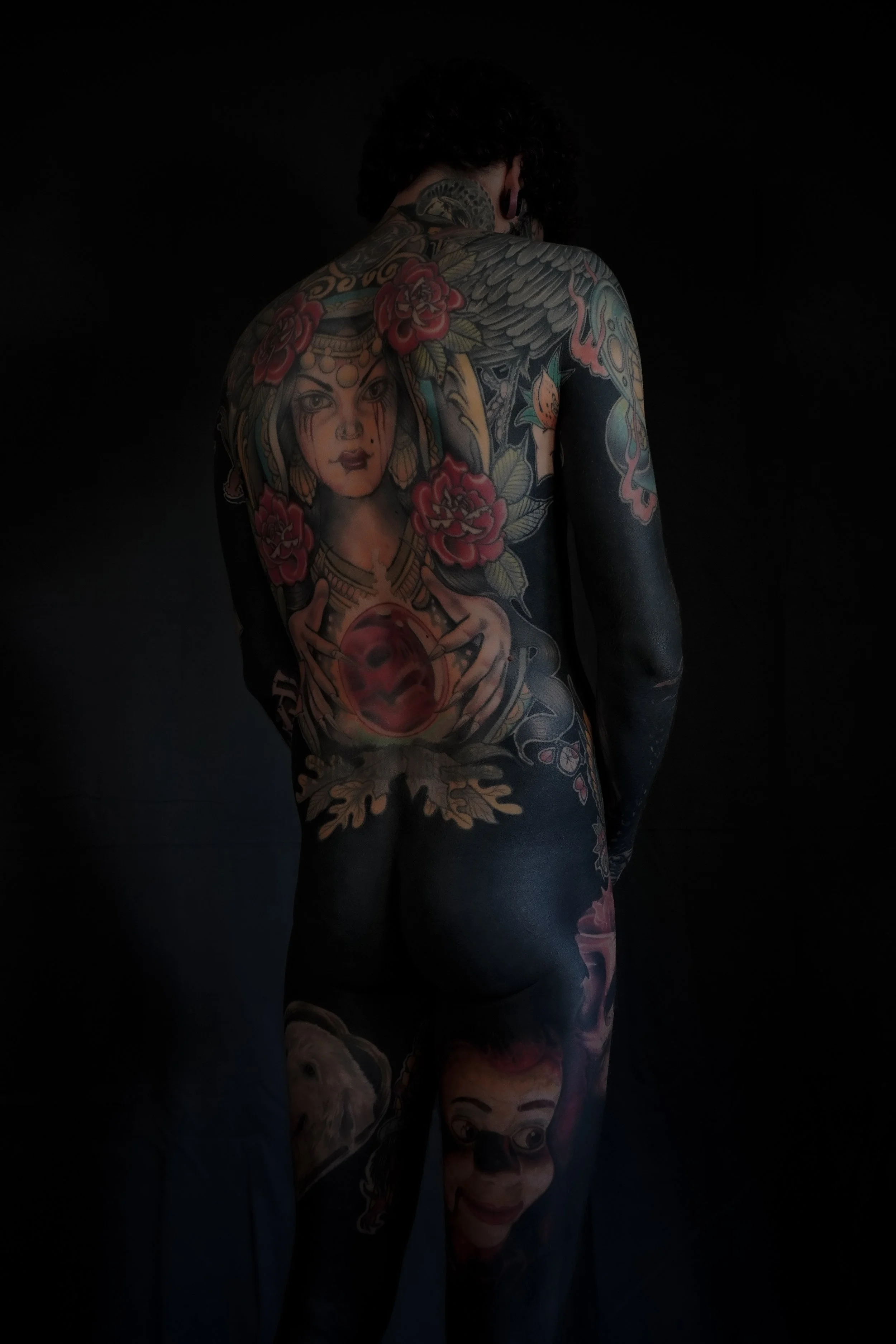 GÖRMEX – Black Work Tattoo in London
Discover expert black work tattoos in London with GÖRMEX. Specializing in blackout, blast overs, cover-ups, abstract patterns, and script, we help you transform your body with bold, striking designs. Whether you’