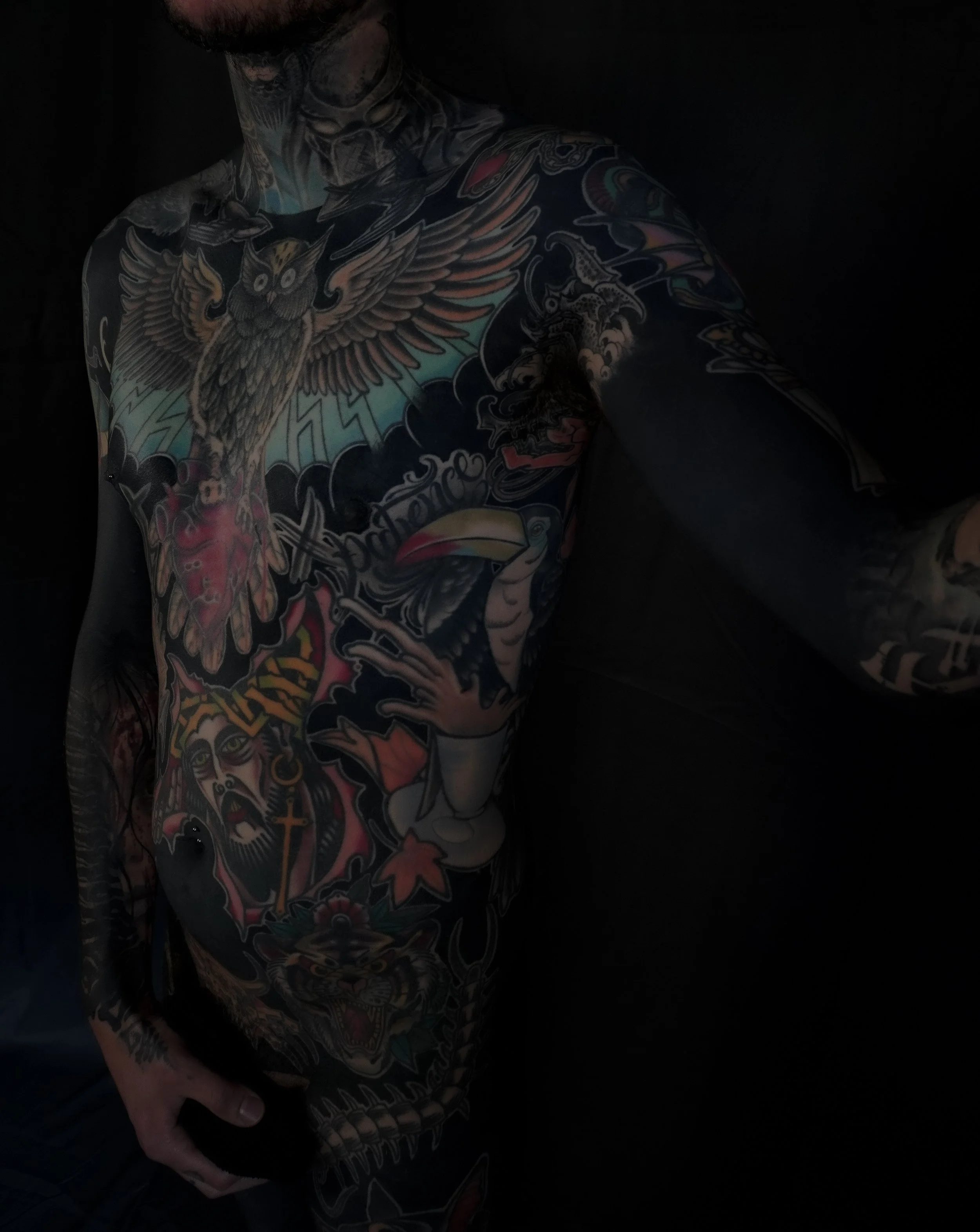 GÖRMEX – Black Work Tattoo in London
Discover expert black work tattoos in London with GÖRMEX. Specializing in blackout, blast overs, cover-ups, abstract patterns, and script, we help you transform your body with bold, striking designs. Whether you’