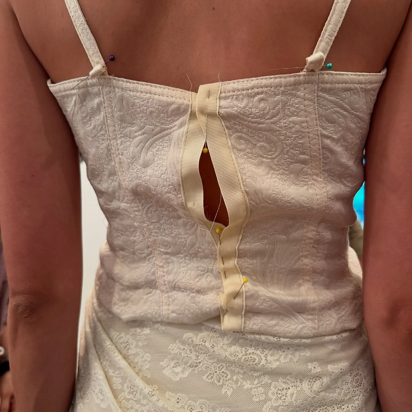 Simple tweaks to make this killer Gattinoni Fortune two piece set even better. Subtly Western for Caroline&rsquo;s Carbondale rehearsal dinner 

Sourced @chachalindavtg 

#emilybydesign #bridalstylist #vintagebridalstyle