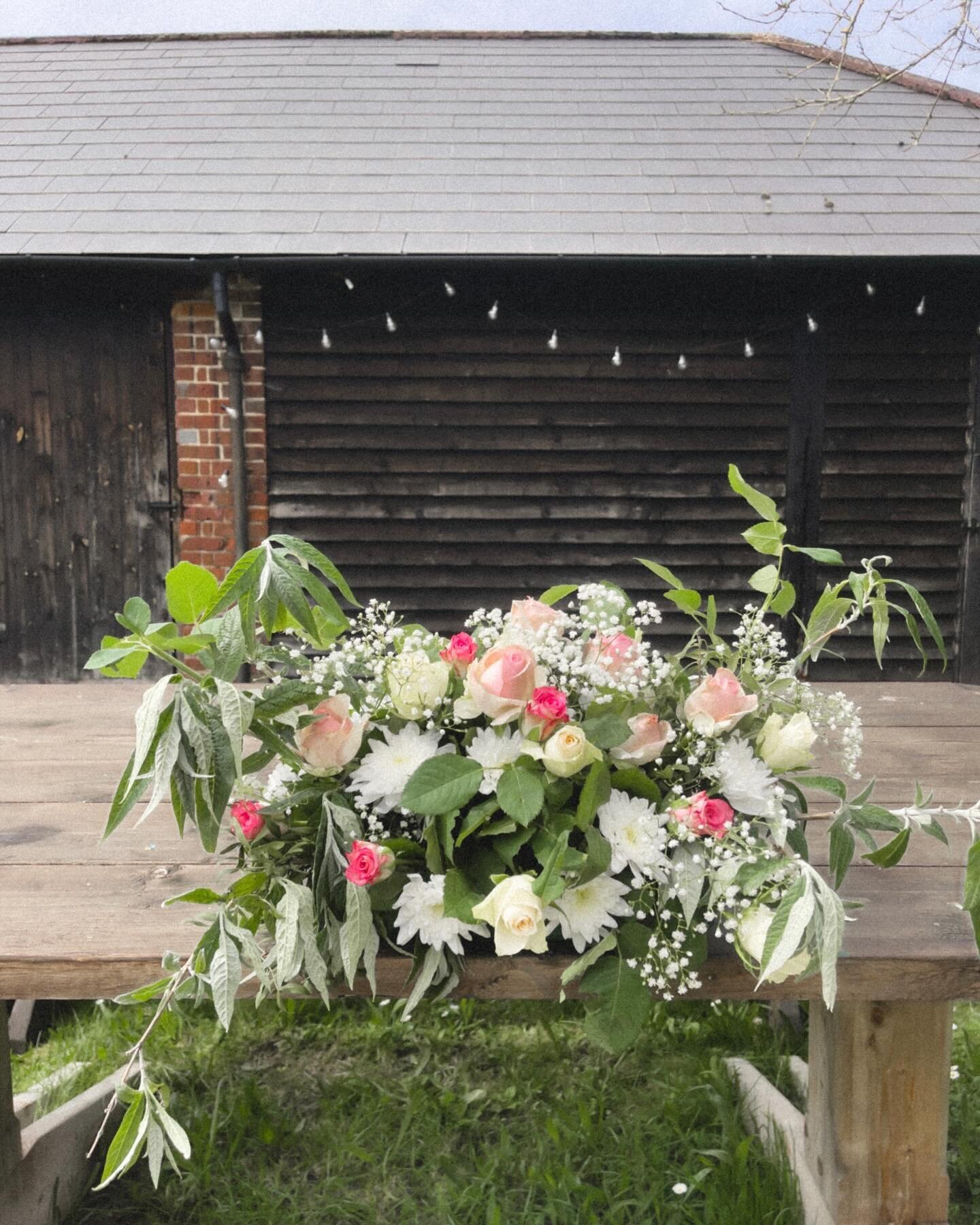 Are you planning a rustic barn wedding this year or next? Brace yourself for the eye watering quotes you&rsquo;ll receive for flowers! 🌷🥹 book pretty it to style your country wedding at a affordable &amp; honest price!