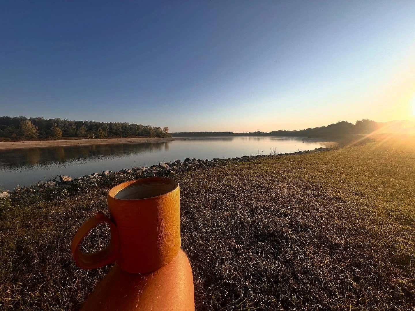 &ldquo;Lost in the moment, found by the river&rdquo;
 - our corner of the world

In the Cup: Brazil Natural Peaberry 
Cup Artist : @functionalheirlooms 
Where: The Mighty Wabash
State of mind: Alert 

Link 🔗 in bio for your brewing needs 

#inthemom