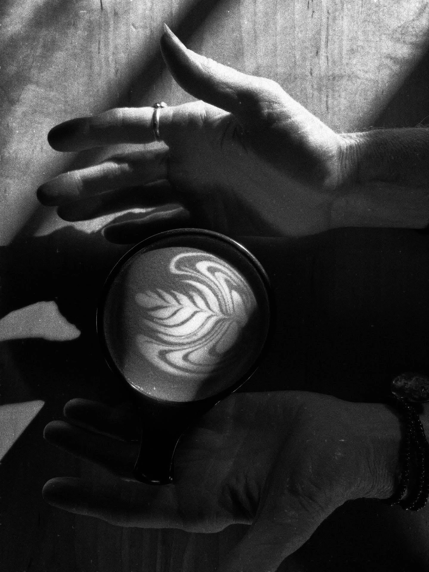 In a colorful world, finding solace in shades of gray during the holidays ...

📸: @blacklodgecoffeeroasters 

#blackandwhite
#monochrome
#coffeeshopvibes