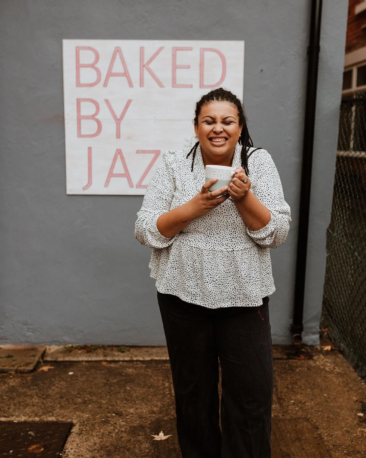 Happy 1 month to my little shop. Opening day seems so long ago, but it&rsquo;s also flown by. We&rsquo;ve completely settled in now and I&rsquo;m so great full that I get to live my dream every single day 💗. 📸 @_pixbyvix 💄 @franklybeautifulmua