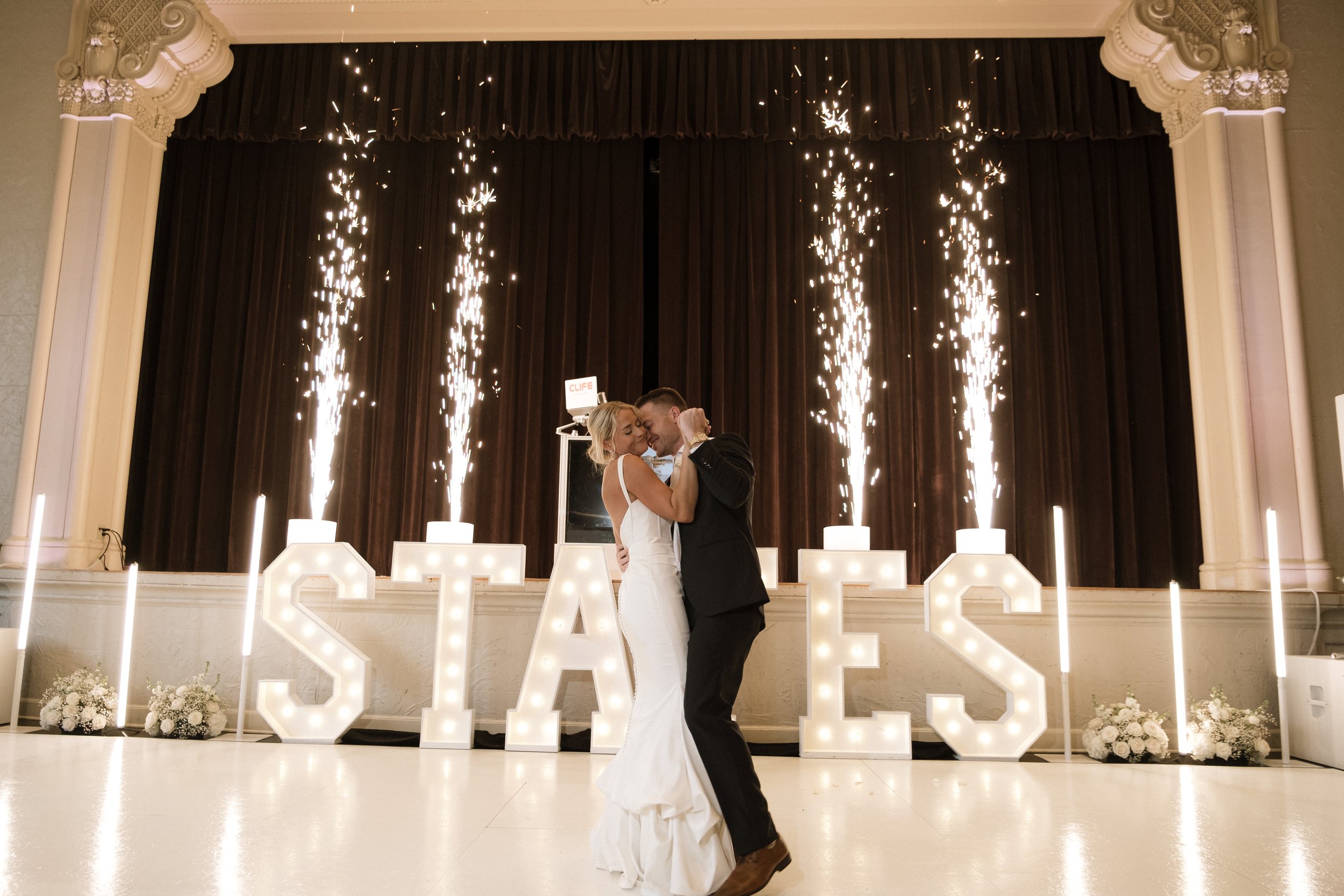 Weekday Weddings in Omaha - Are They Worth It?