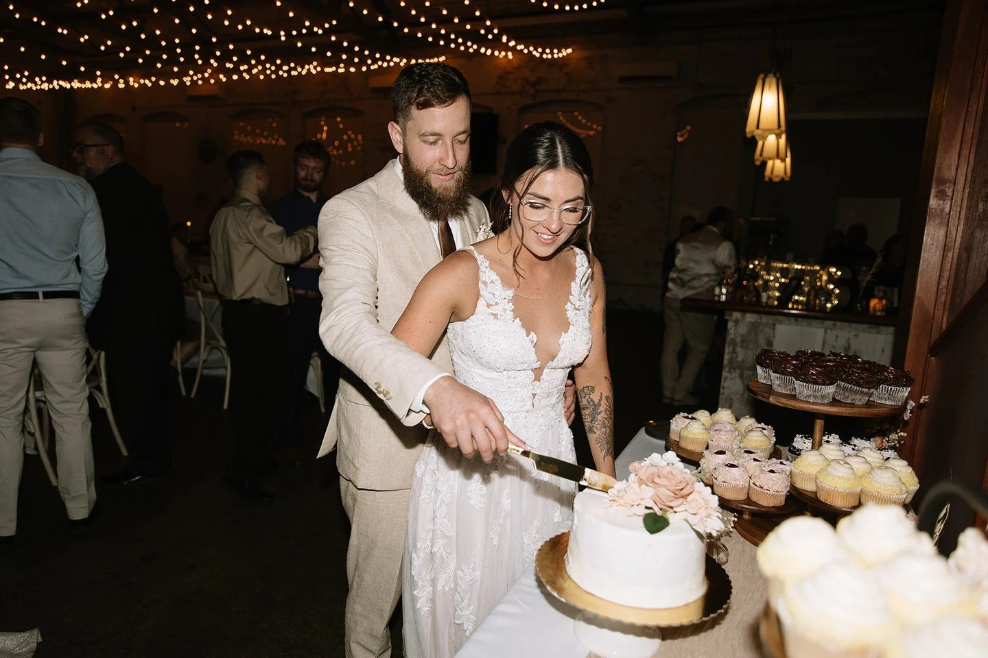 Will he or won't he end the night with cake on his face? You're gonna have to scroll to find out. 😆🍰
@_katielynnphotos_
@eventswithshabars