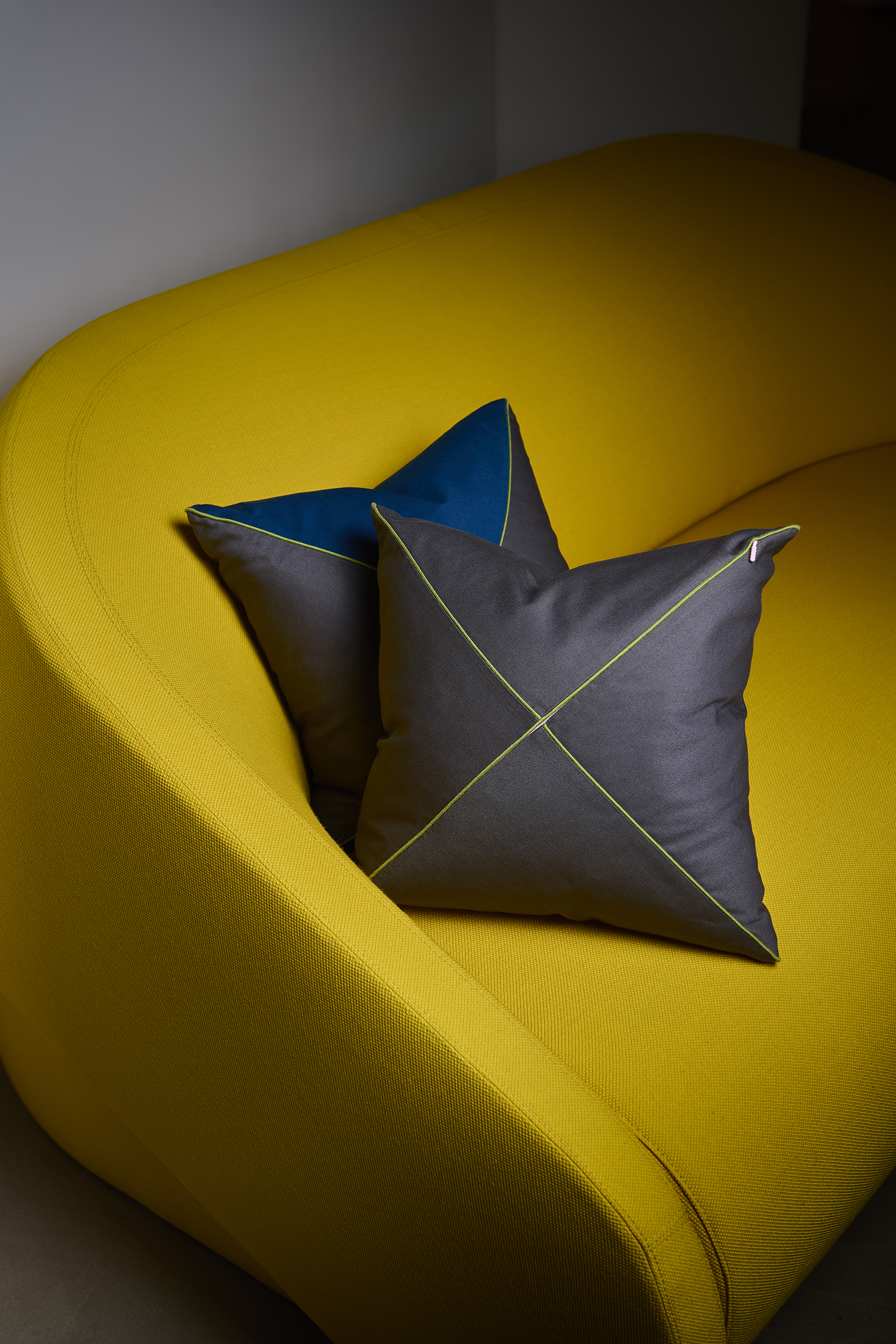 Sofen_style01 11_copy_yellowsofa_RS.png