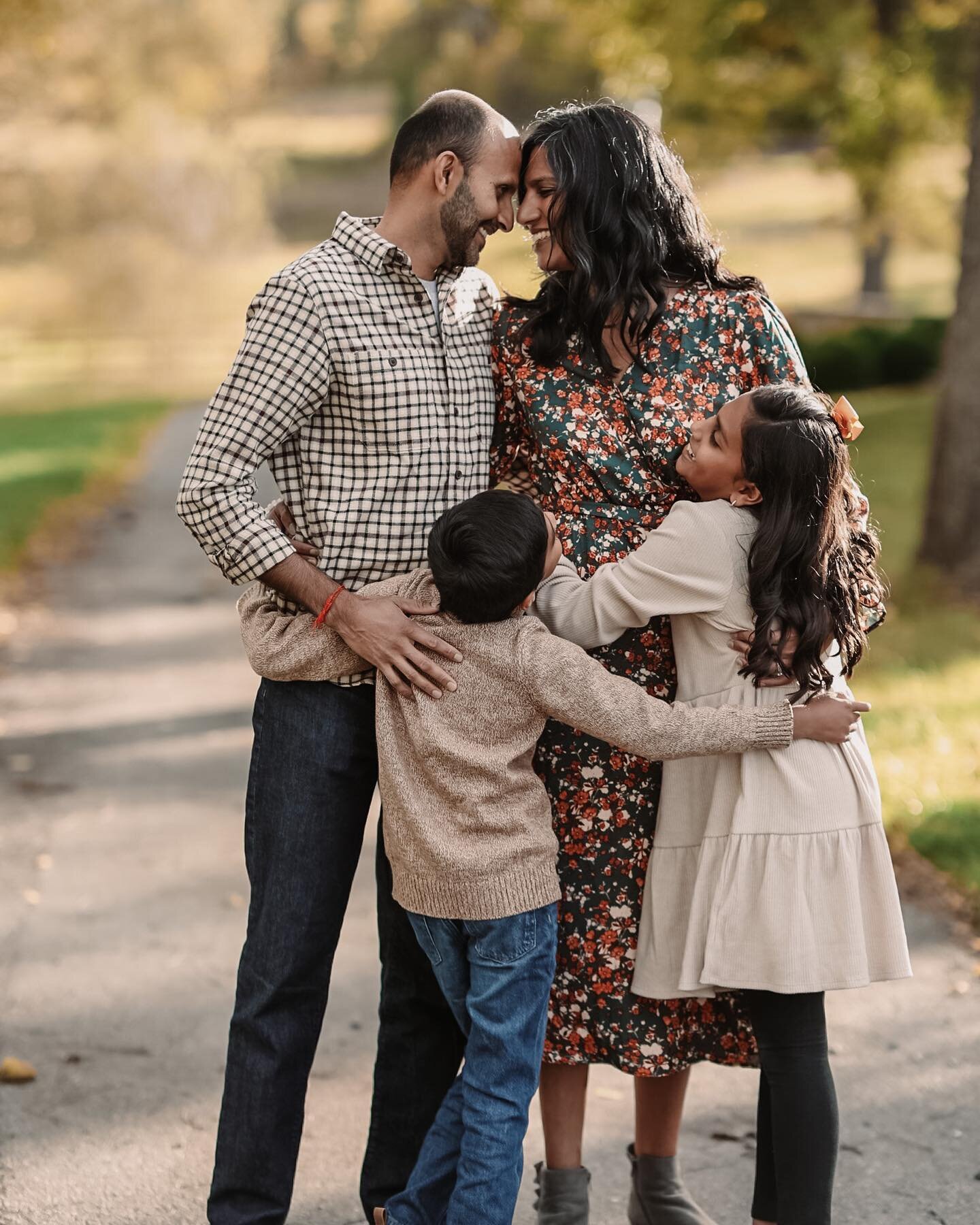 Sweet, sweet Patel family. I always love that they show up to their sessions so excited and full of fun ideas! 🥰