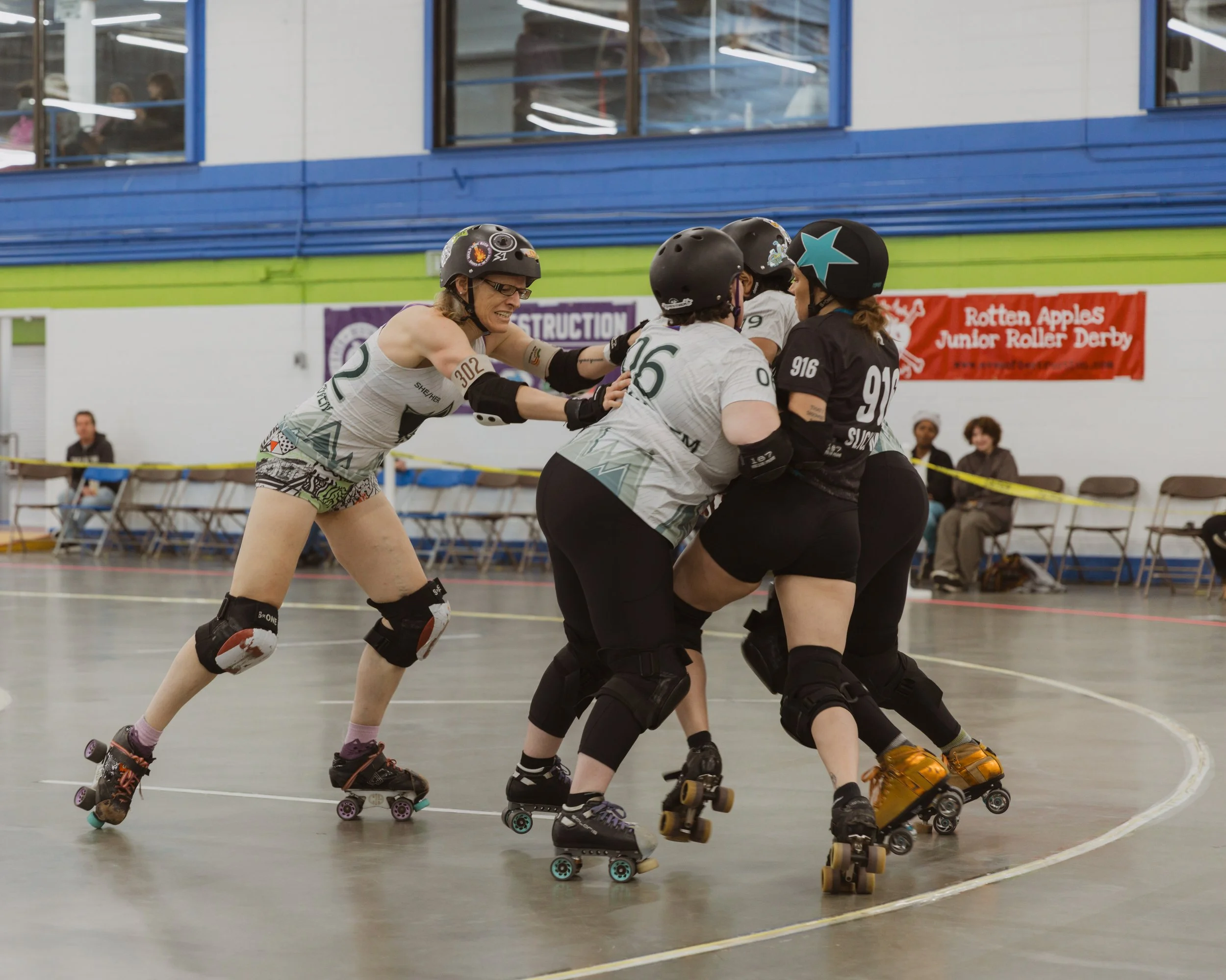 ictoria-bc-sports-photography-team-pushing-jammer.jpg