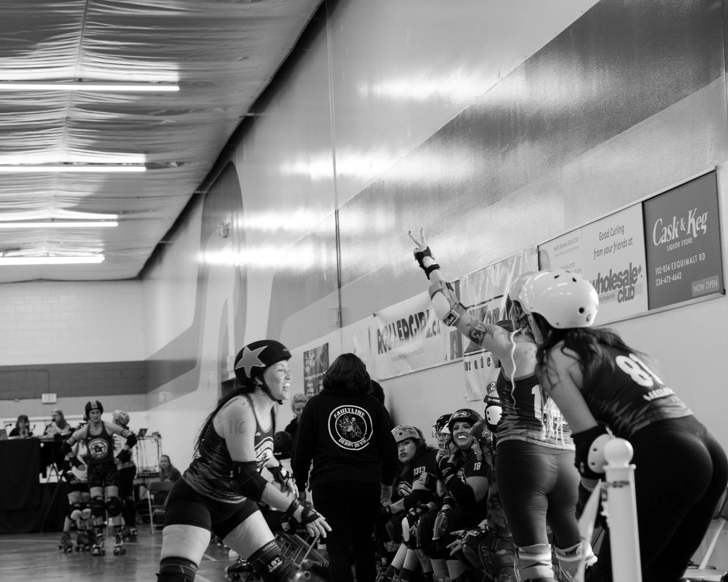 victoria-bc-photography-jammer-smiling-bench-moment.jpg