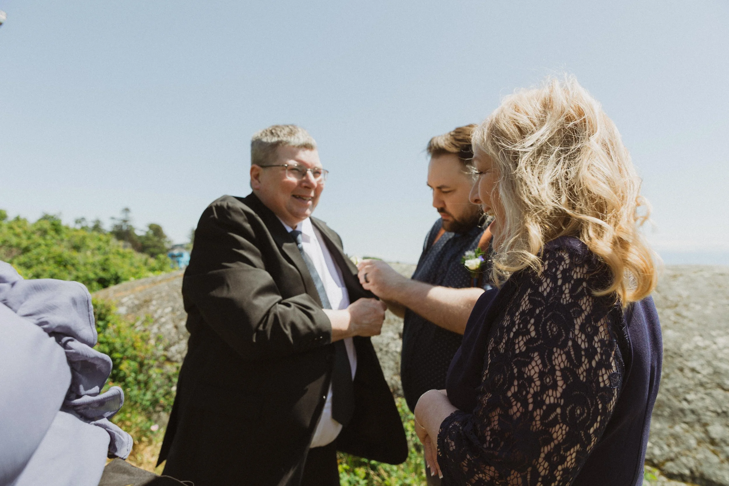 victoria-bc-elopement-photography-boutonniere-moment.jpg