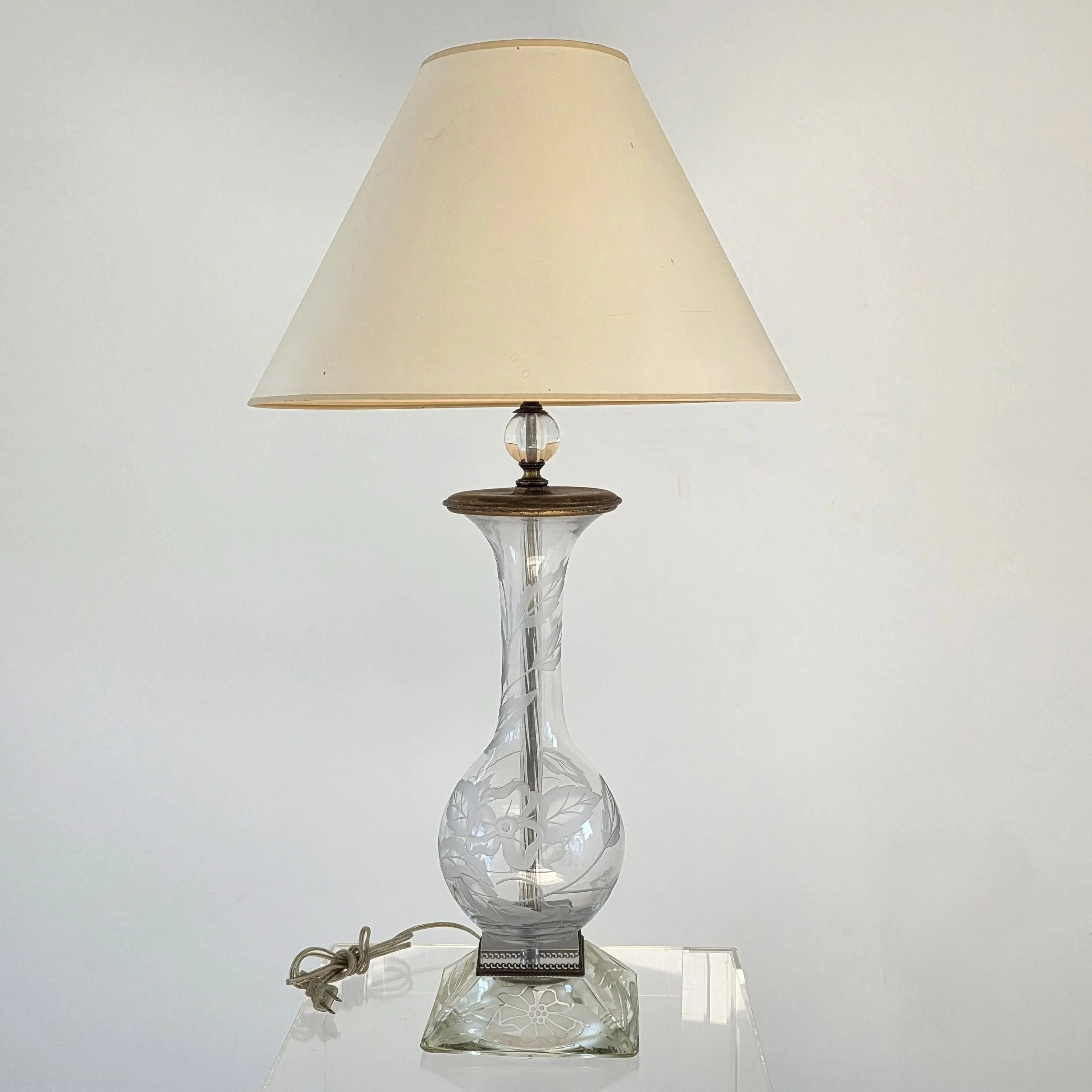 Etched 19040's table lamp