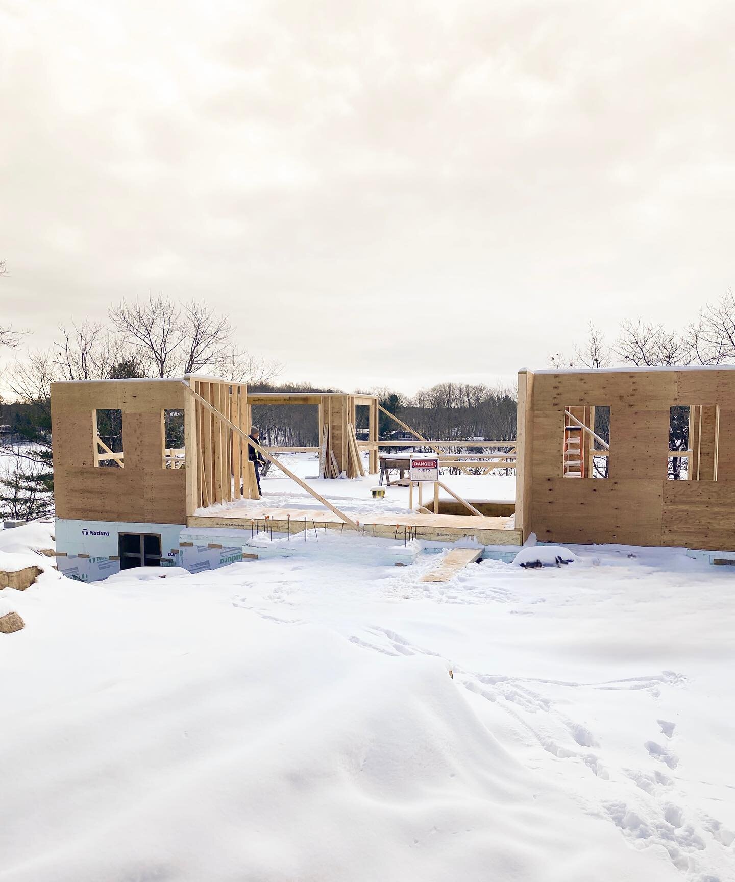 Walls on the main floor are finally going up at #projectlakehouse thanks to this mild winter! (Let&rsquo;s hope it continues) 

Also look at that view😍