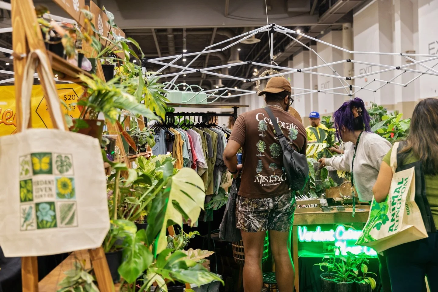 👋🏼HEY HOUSTON. YOU BETTER BE THINKING OF US! because we&rsquo;ve been thinking about youuuu. 😚🥰

👀We&rsquo;re looking for: 
🌱Volunteers 
🌱Exhibitors 
🌱Workshop Hosts 
🌱Presentation Hosts 
🌱&amp; GOOD VIBESSSSSS.

🔥Houston always and WILL A