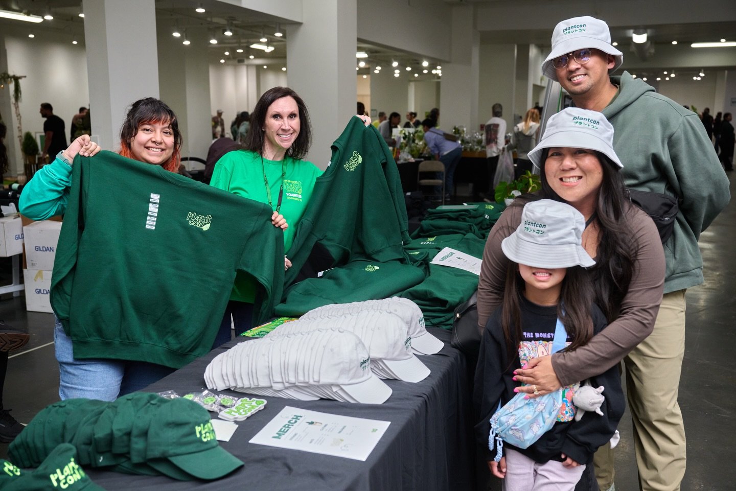 We love merch in this Plant fam!
&amp; the top most wanted MINT MONSTERA tee is back in stock!!!! 

Each convention has exclusive FREEEEE sponsorship tee-shirts (while supplies last!) &amp; other exclusive merch options.

But we understand that somet