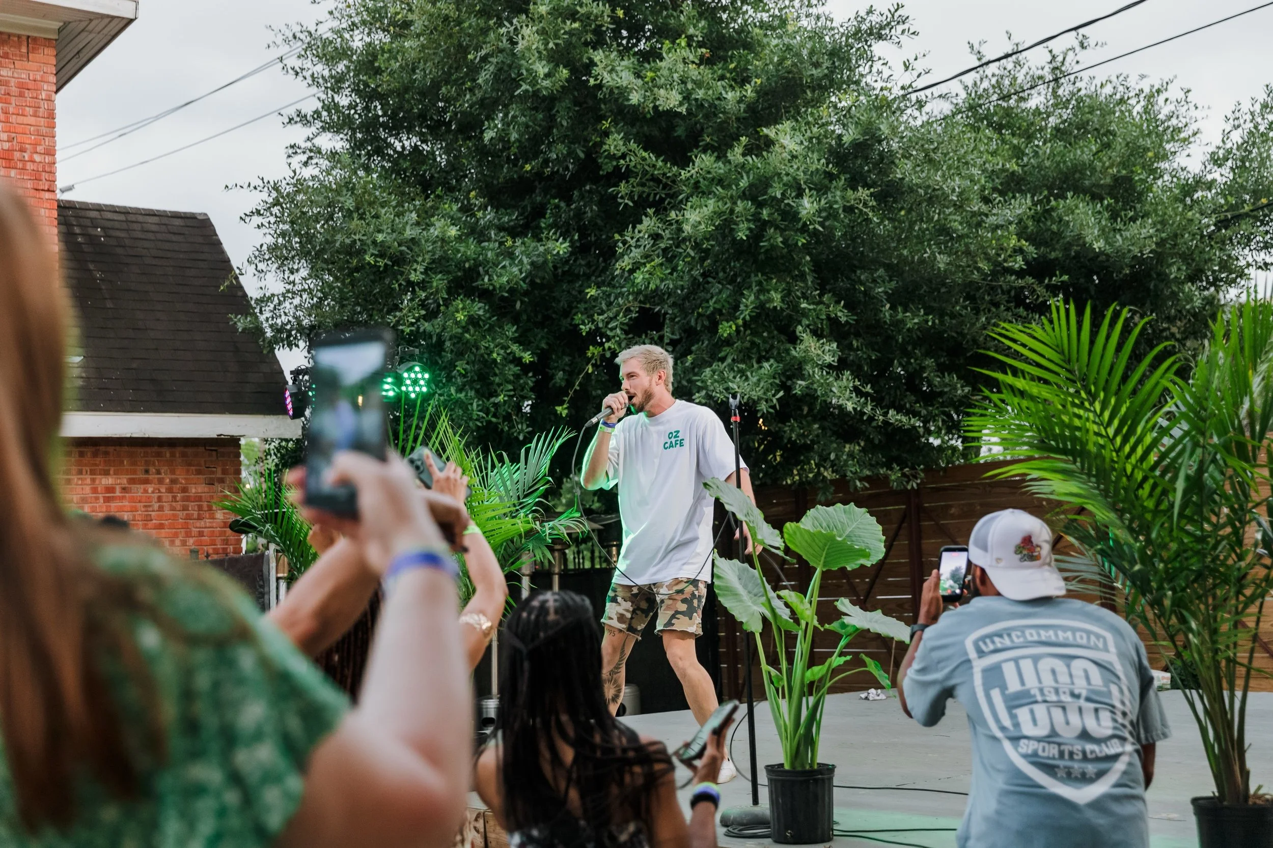 🎉ROCCO IS COMING TO PLANTCON CHICAGO! atp you know it&rsquo;s a party every time he&rsquo;s there. 

&amp; he&rsquo;ll obvi be preforming all your fav plant songs. No reason a plant convention should be this fun. 😉

💰💎Buy 3 or more tickets and sa