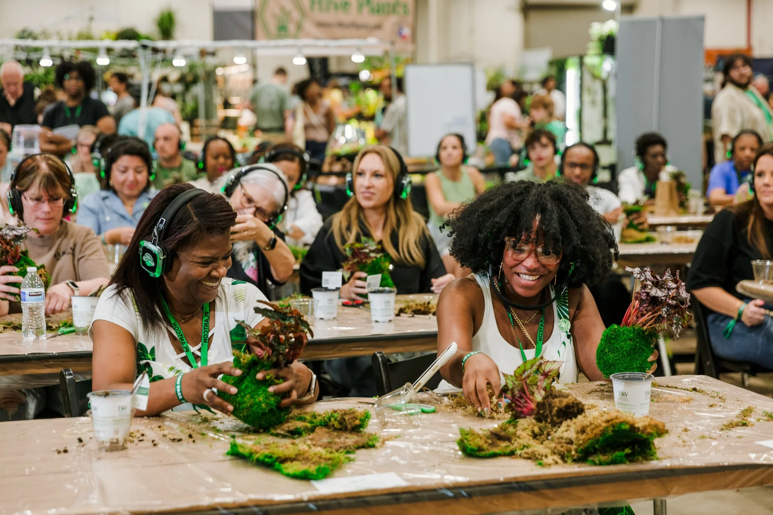 📣17 Days until PlantCon Chicago!!

We have a weekend full of
🎨WORKSHOPS
🦎REPTILES
📺PRESENTATIONS
🌱PLANTS
🎤CONCERTS
AND MOREEEEE

Come hang out with all your plant friends, plant creators, and planty special guests! 
Not sure how the weekend cou