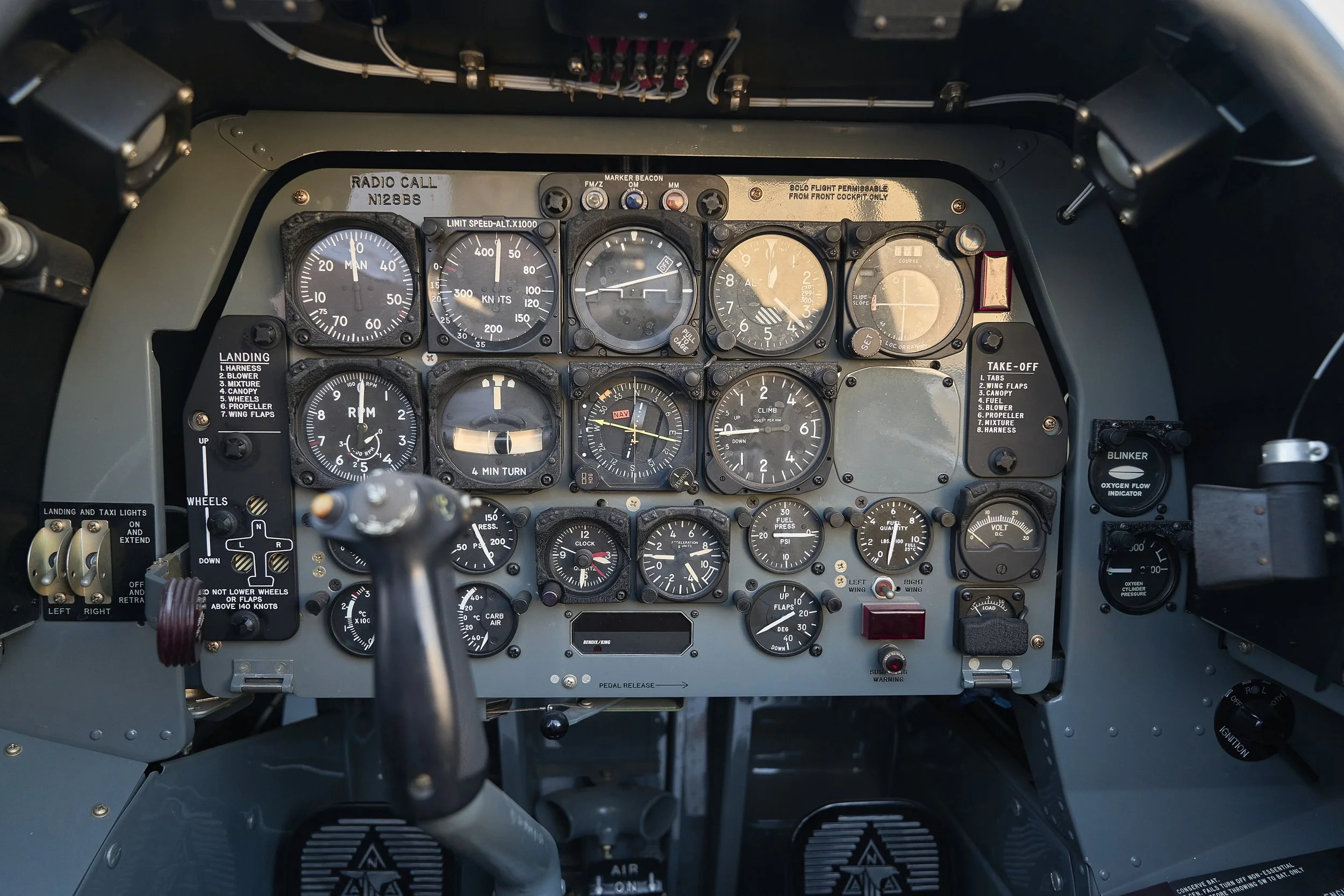 Trojan_T-28_Instrument8.jpg
