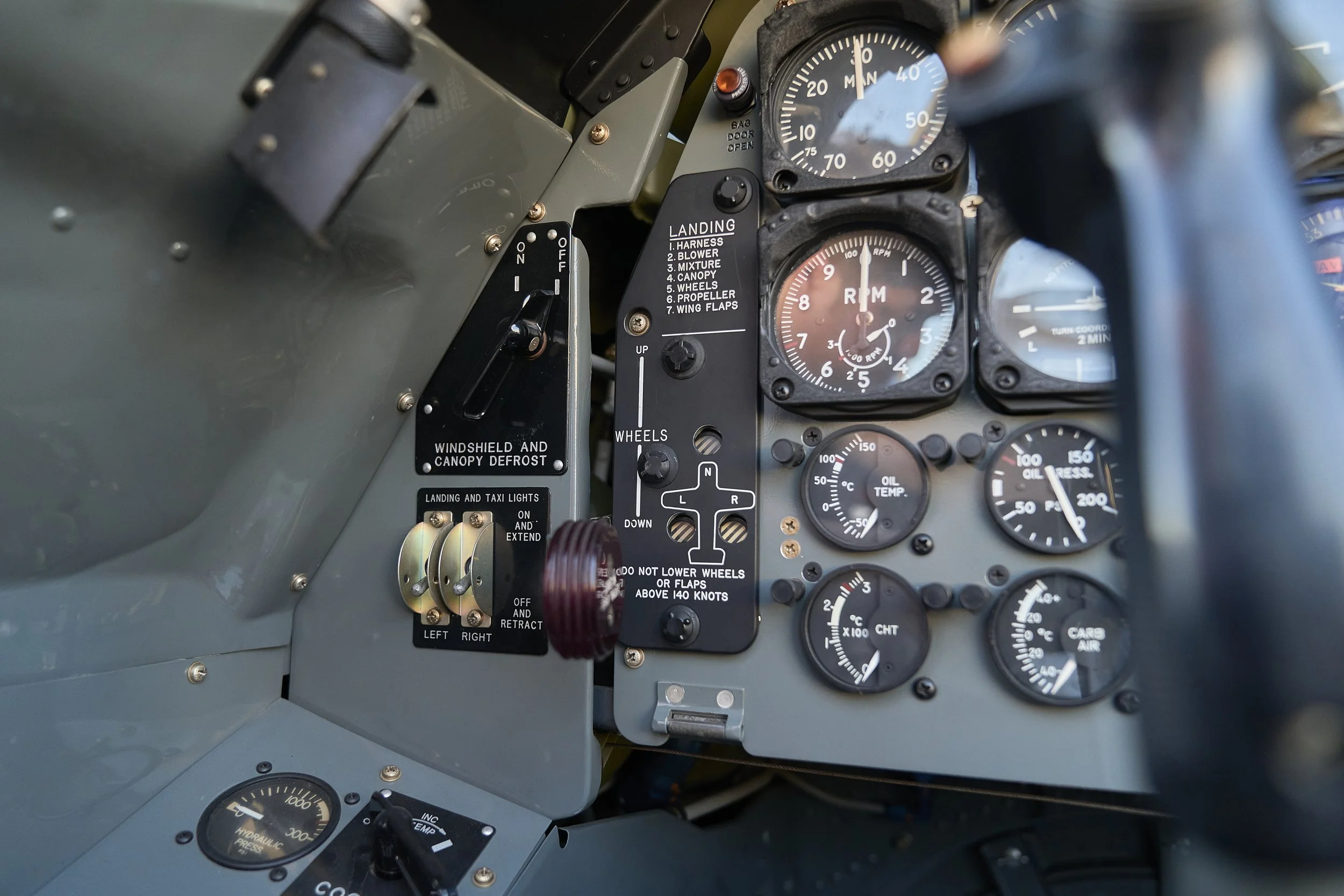 Trojan_T-28_Instrument6.jpg