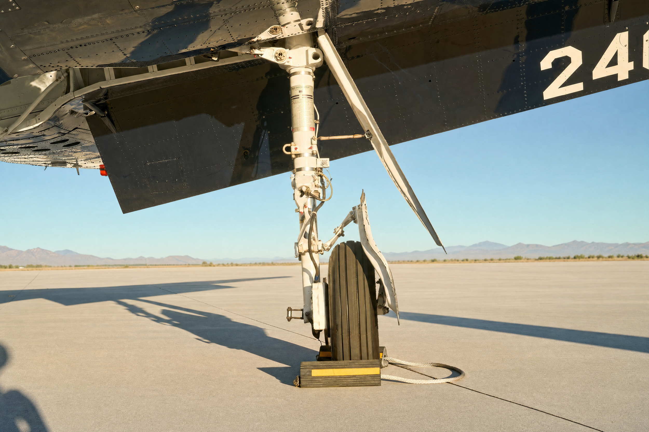 Trojan_T-28_RightGear Solo.png