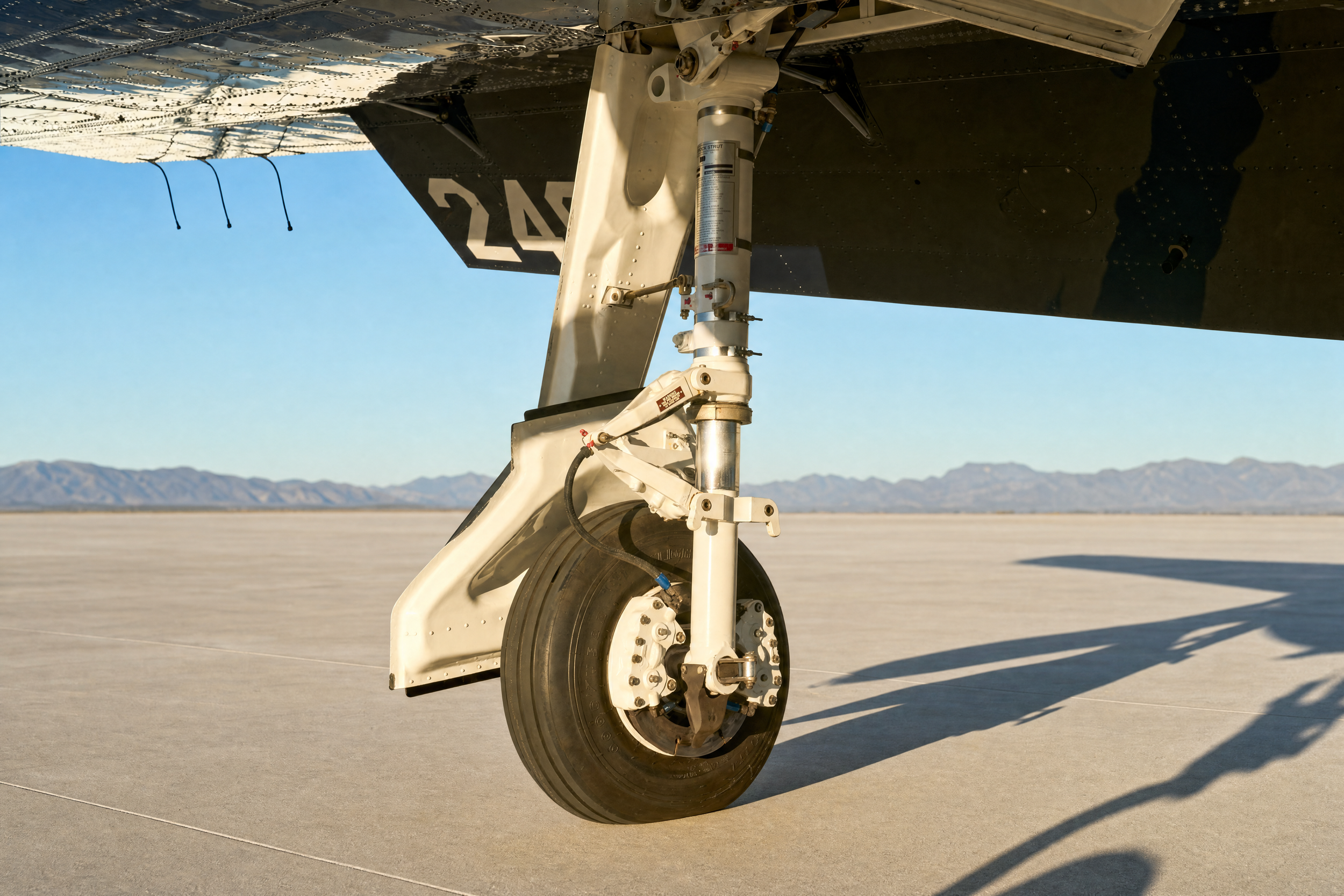 Trojan_T-28_LeftGear_Inside.png