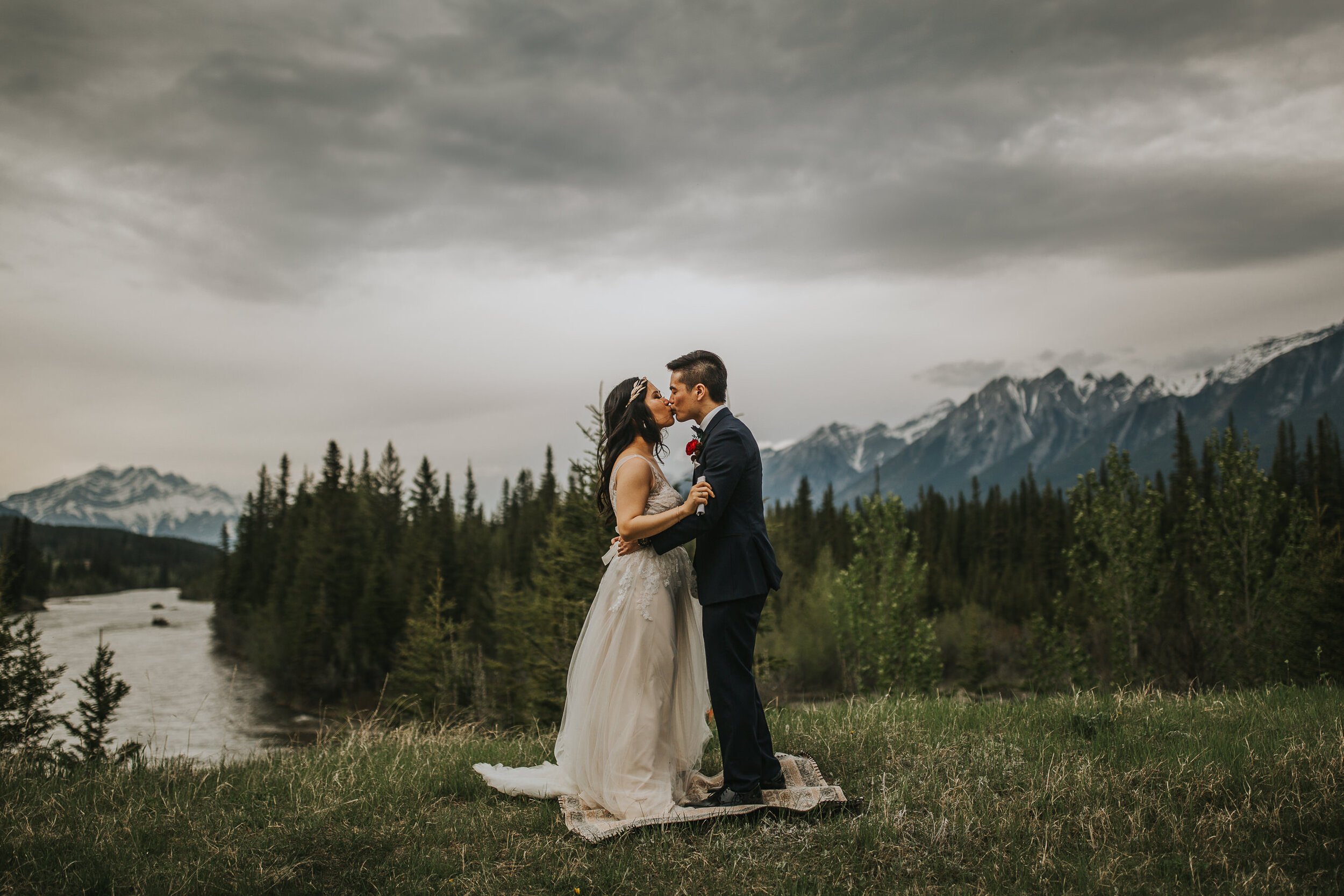 Canmore-Alberta-Intimate-Mountain-Elopement