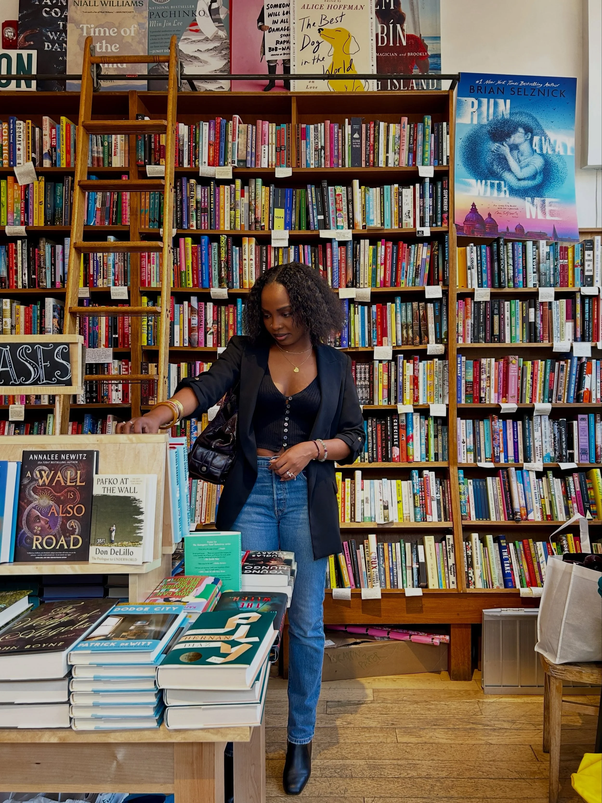 dear diary, today I&rsquo;m deeply grateful for: 
 - book budgets
 - the 5-second rule
 - loving friends 
 - silent farts
 - and Gillan Anderson

#bookstores #dayinthelife