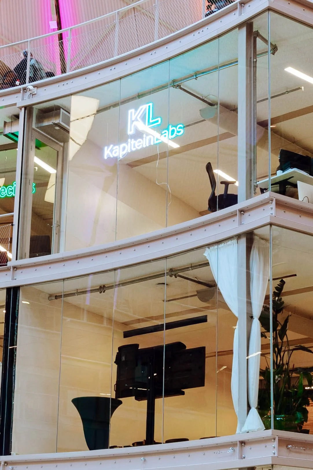koepel-haarlem-glazen-ruimte-meeting-kantoor-sfeer 2.jpg