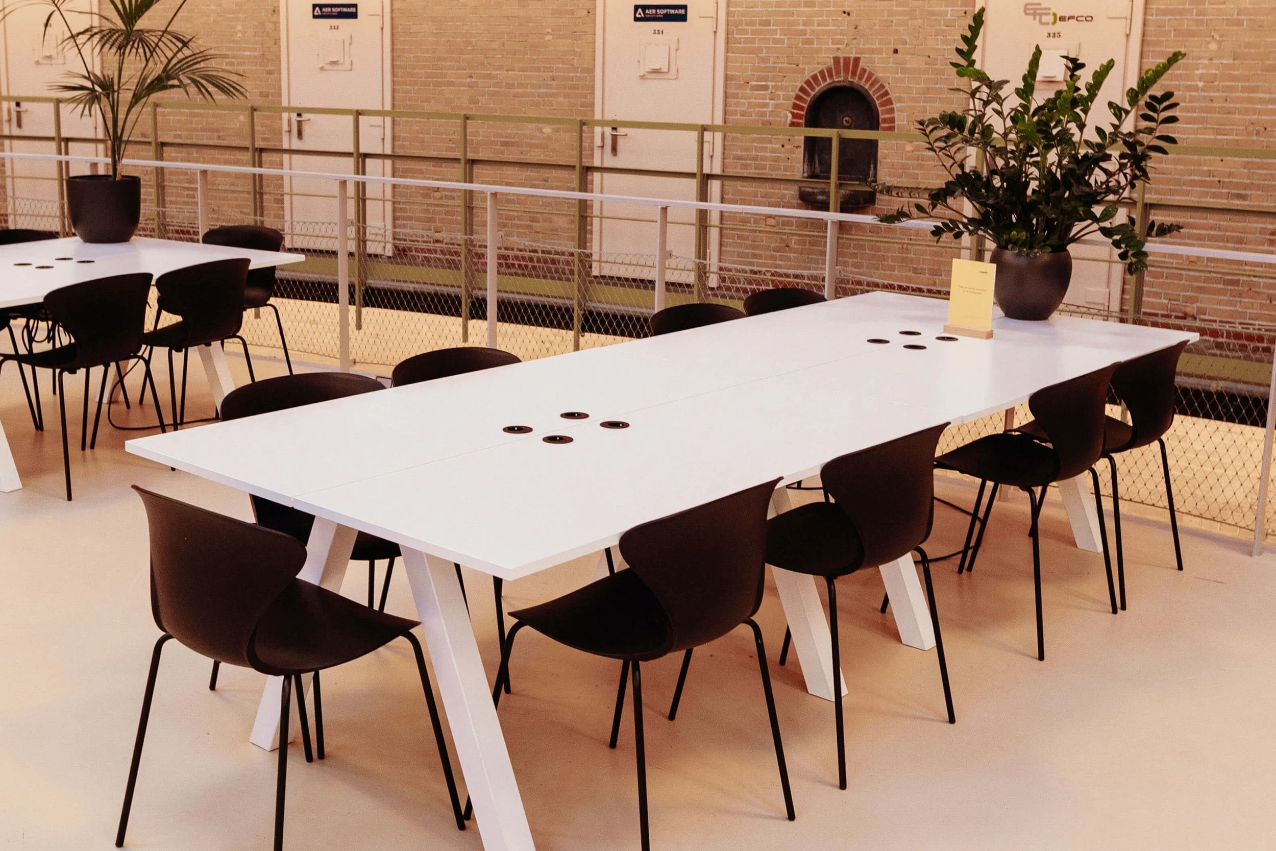 Coworking-meetingtafel-skydeck-haarlem-koepel 2.jpg