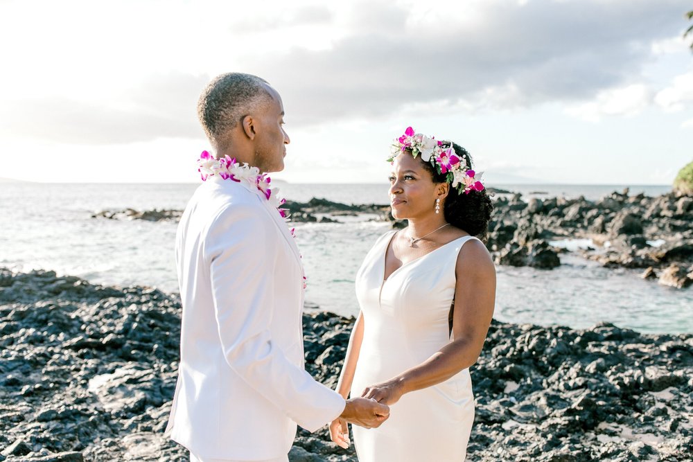 Makena-Cove-Maui-New-Years-Elopement_0021.jpg