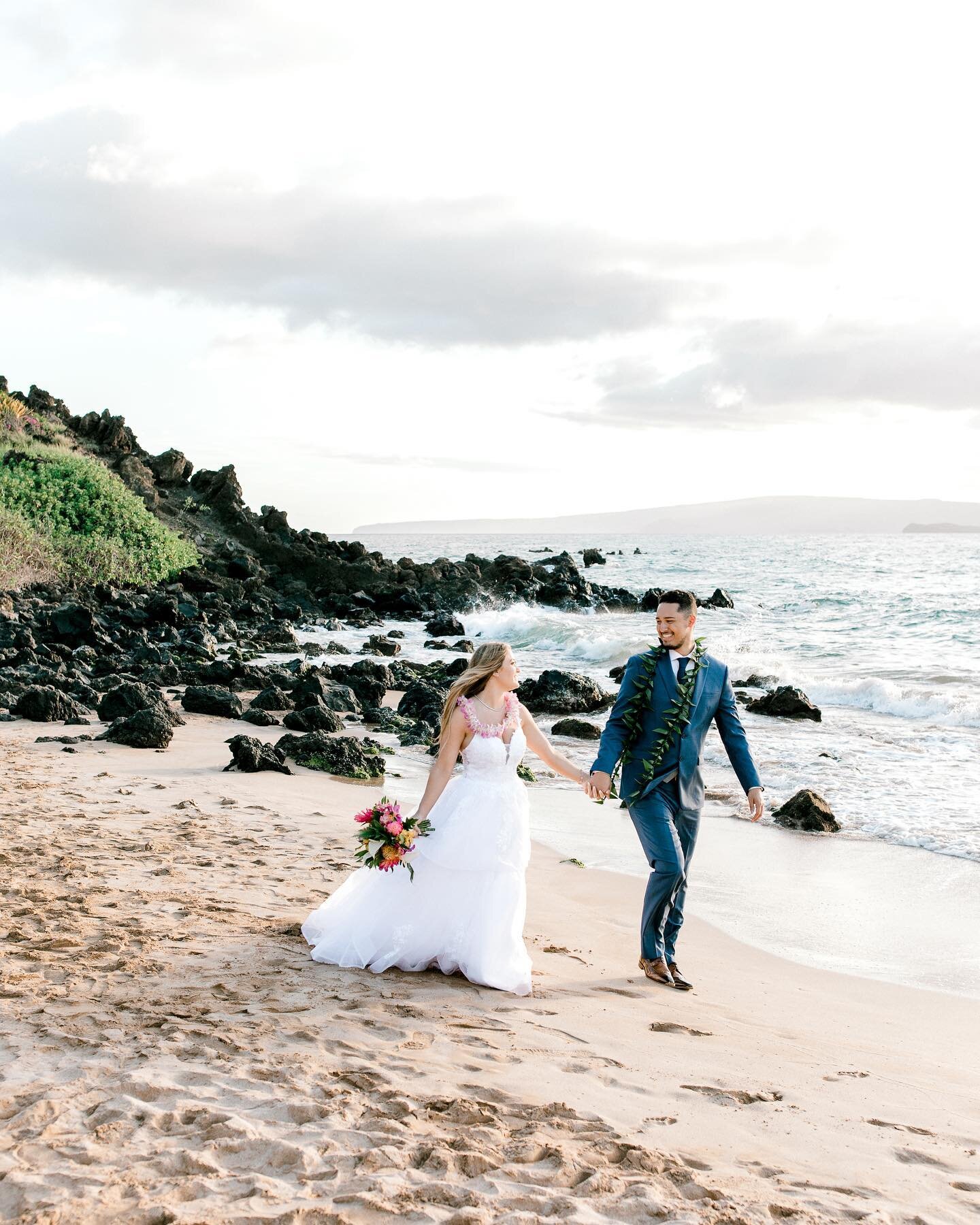 Happy Aloha Friday!  Who else is pau hana and ready for the weekend? 🖐 

#mauiwedding #mauielopement #mauibeachwedding #mauimicrowedding #mauiweddingphotographer #mauielopementphotographer #mauiweddingplanning #letselope #beachelopement #beachweddin