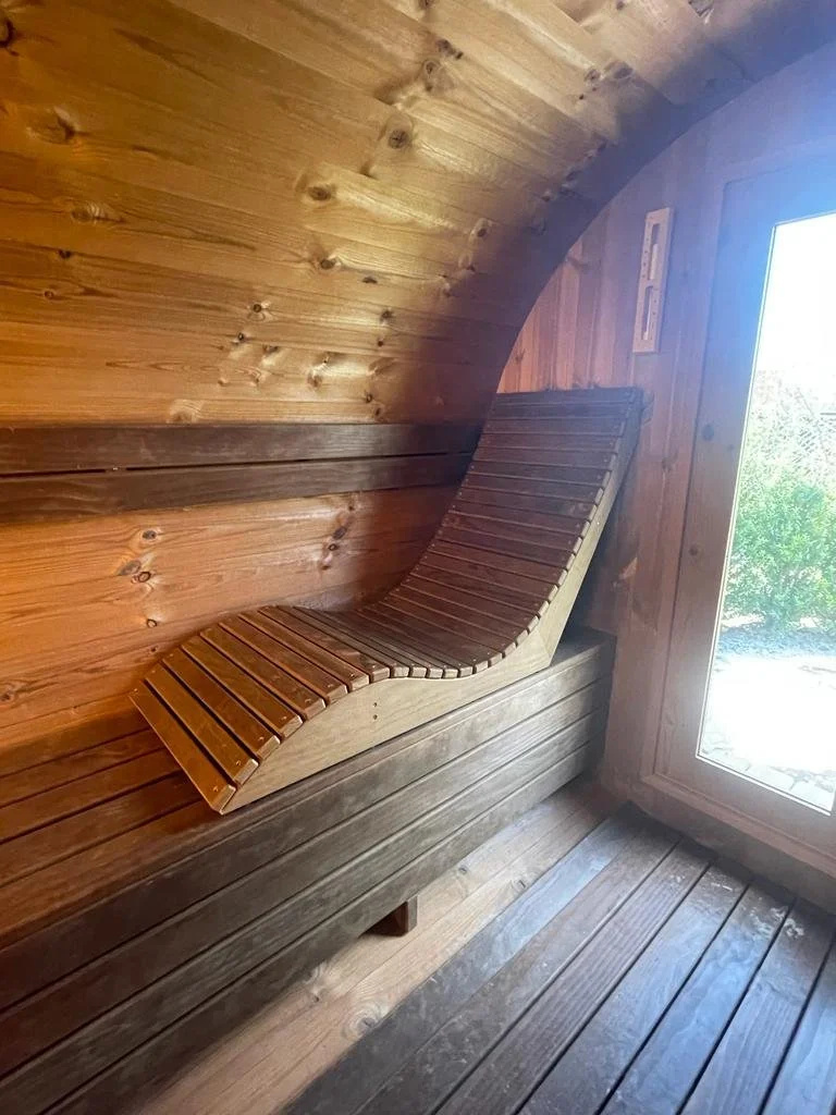 Wellnez-Atelier-Barrelsauna-Panoramisch-veel-lichtinval (53).jpg