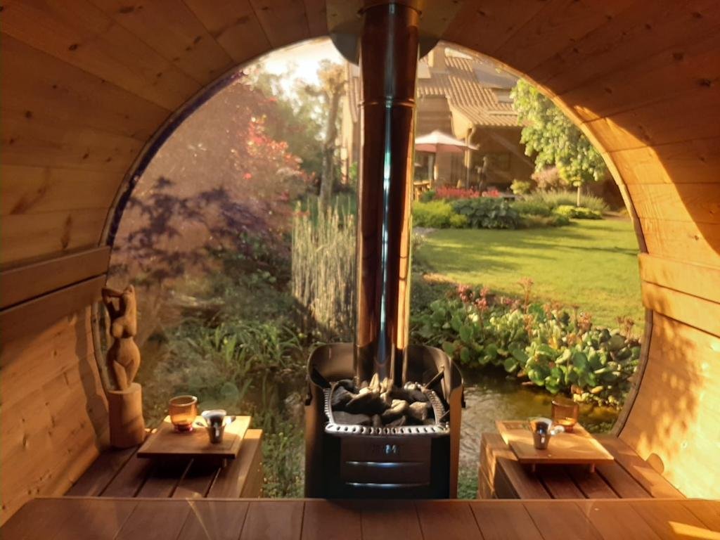 Wellnez-Atelier-Barrelsauna-Panoramisch-veel-lichtinval (173).jpg