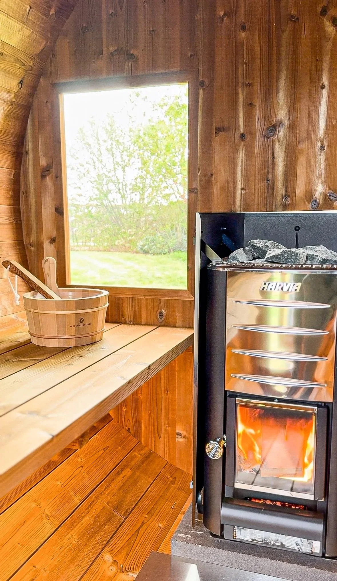 Wellnez atelier hottub en barrelsauna bij vakantiewoning't Jongehof 