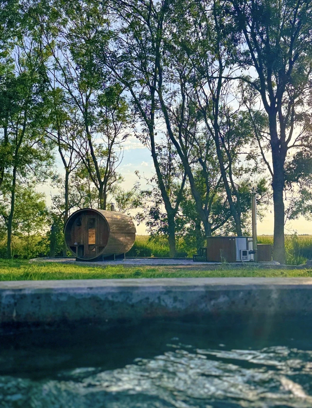 Wellnez-atelier-terre-du-nord-hottub-sauna.jpg