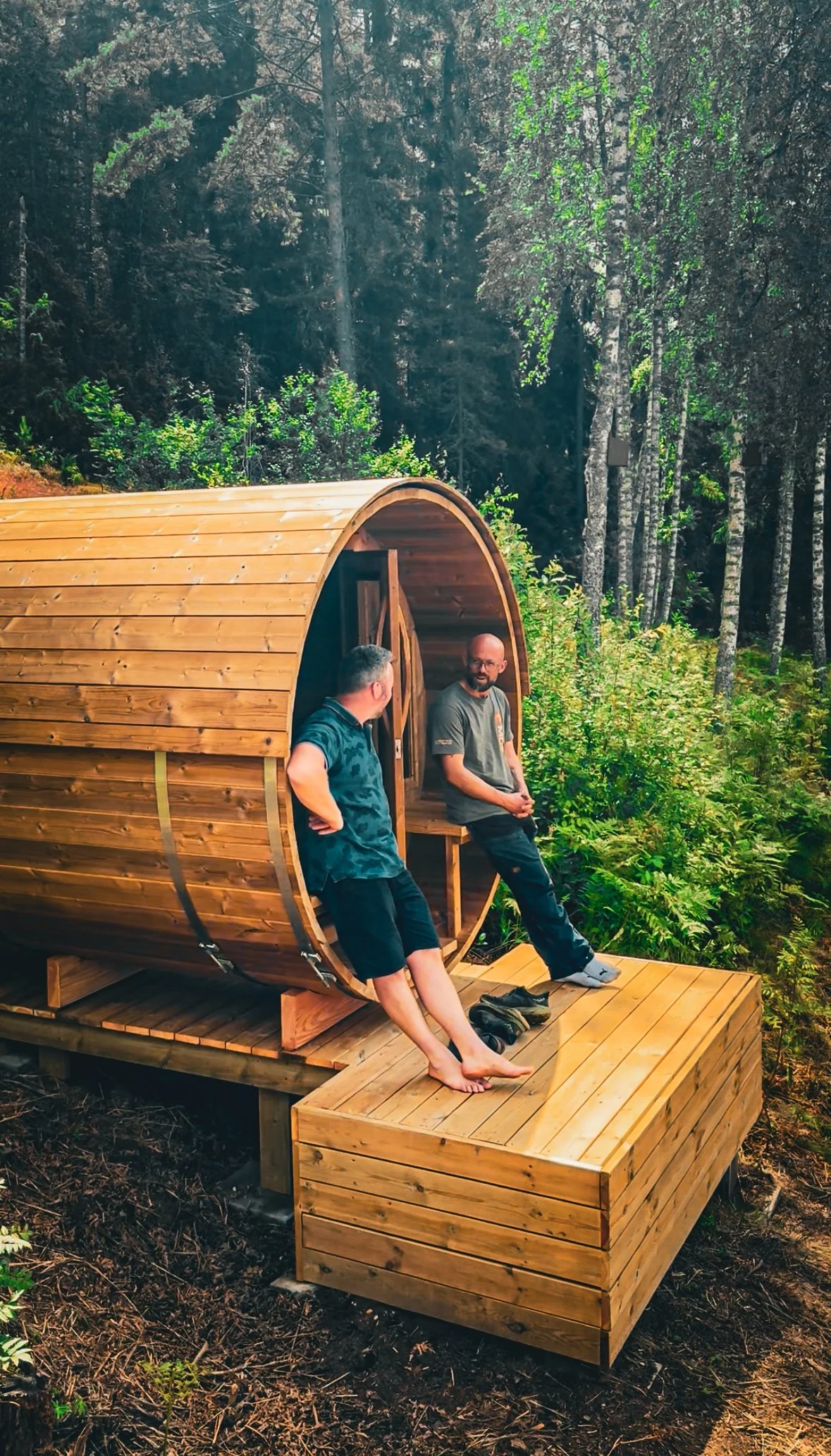 Een barrelsauna in Zweden, geplaatst door Wellnez Atelier uit België